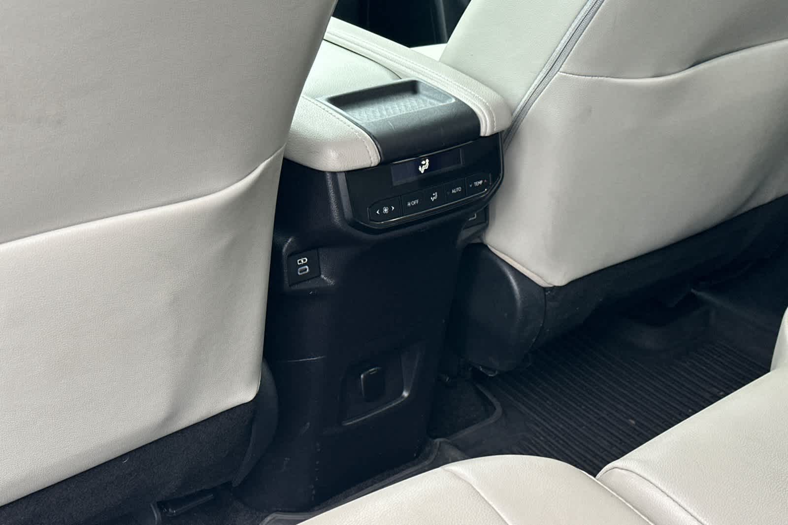 Thumbnail: 2024 Toyota Grand Highlander - 14