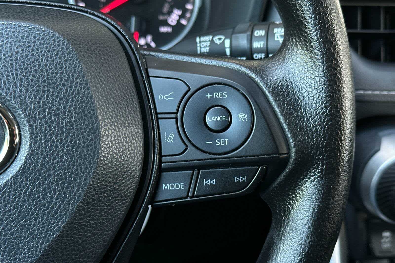 Thumbnail: 2022 Toyota RAV4 - 27