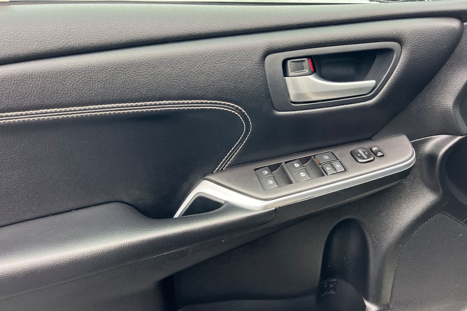 Thumbnail: 2016 Toyota Camry - 12