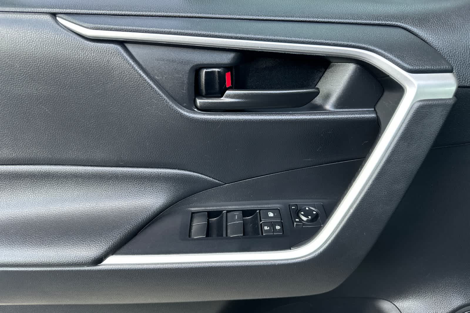 Thumbnail: 2021 Toyota RAV4 - 12