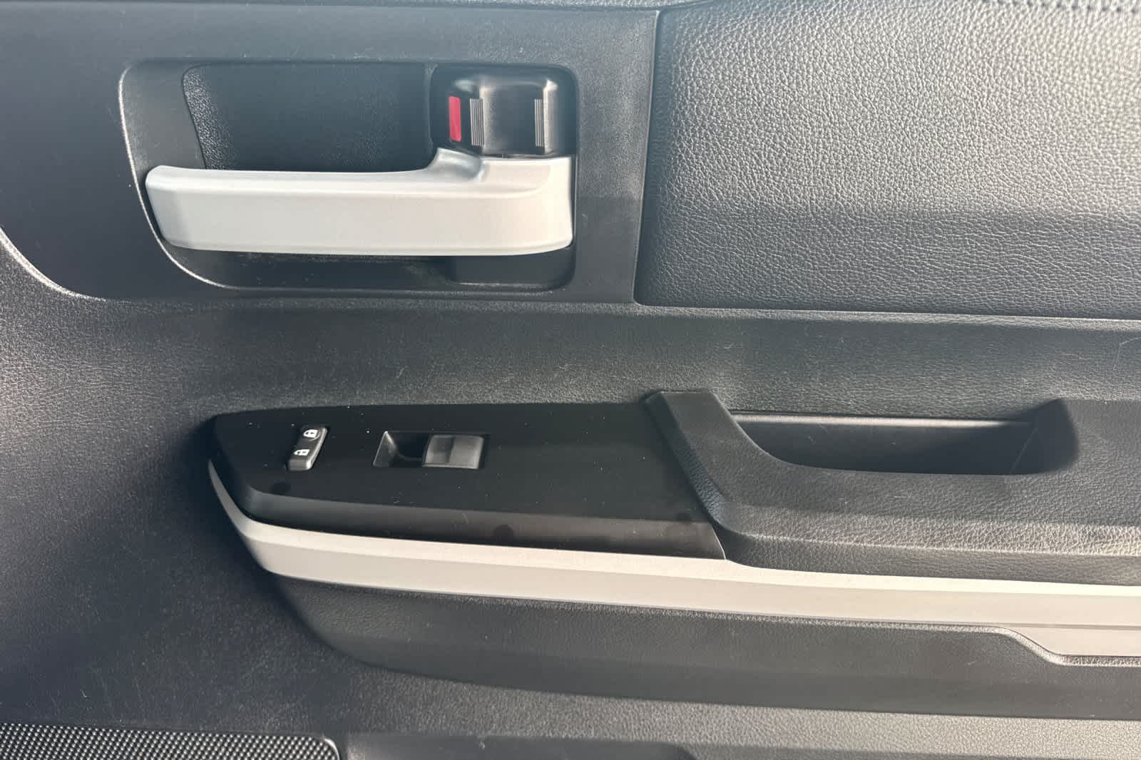 Thumbnail: 2019 Toyota Tundra - 18