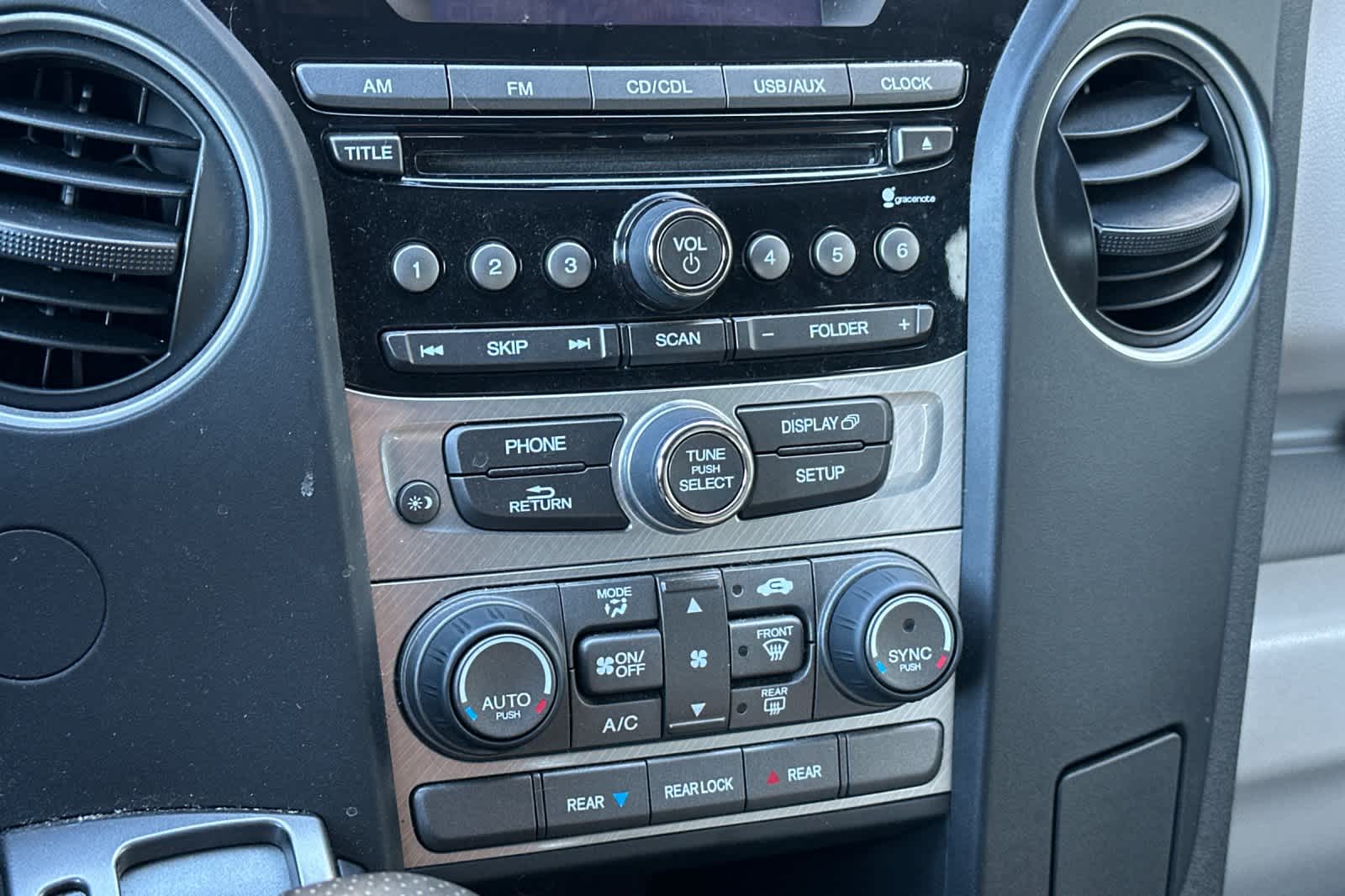 Thumbnail: 2015 Honda Pilot - 23