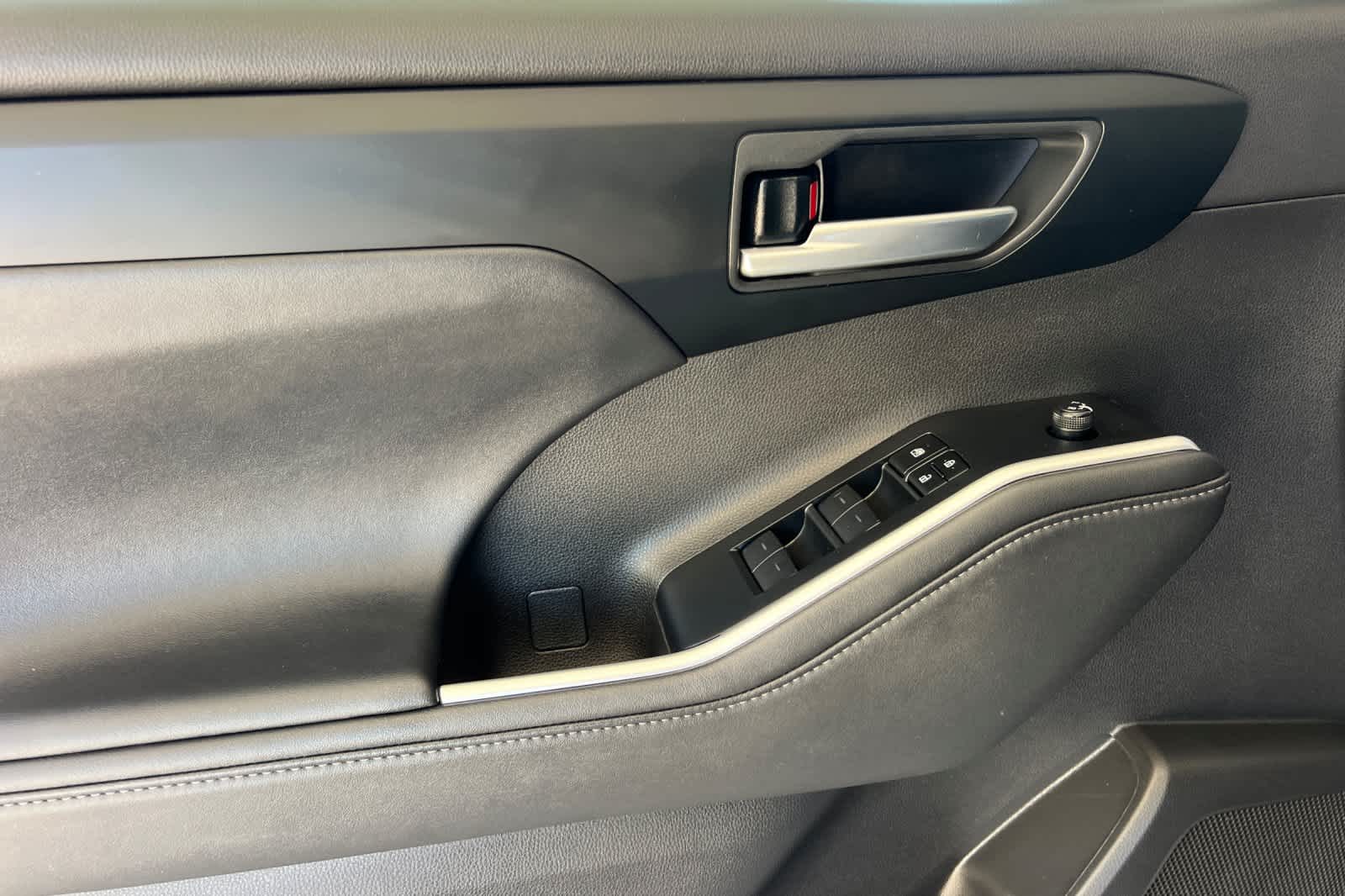 Thumbnail: 2024 Toyota Highlander - 12