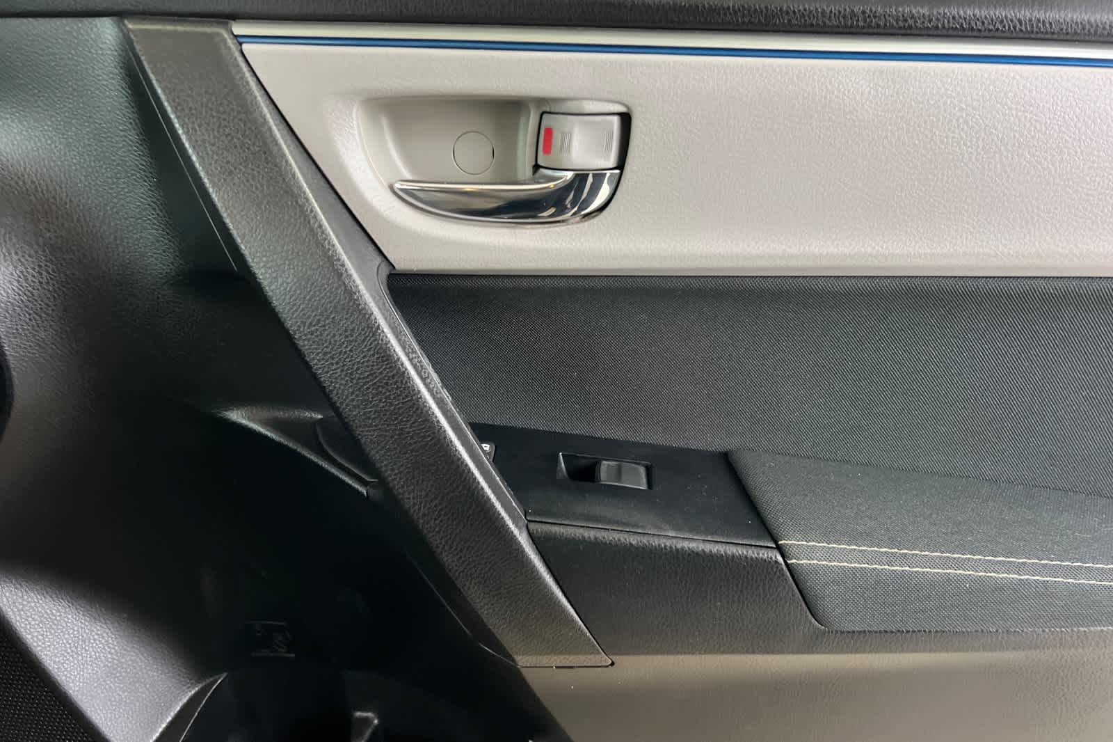 Thumbnail: 2016 Toyota Corolla - 17