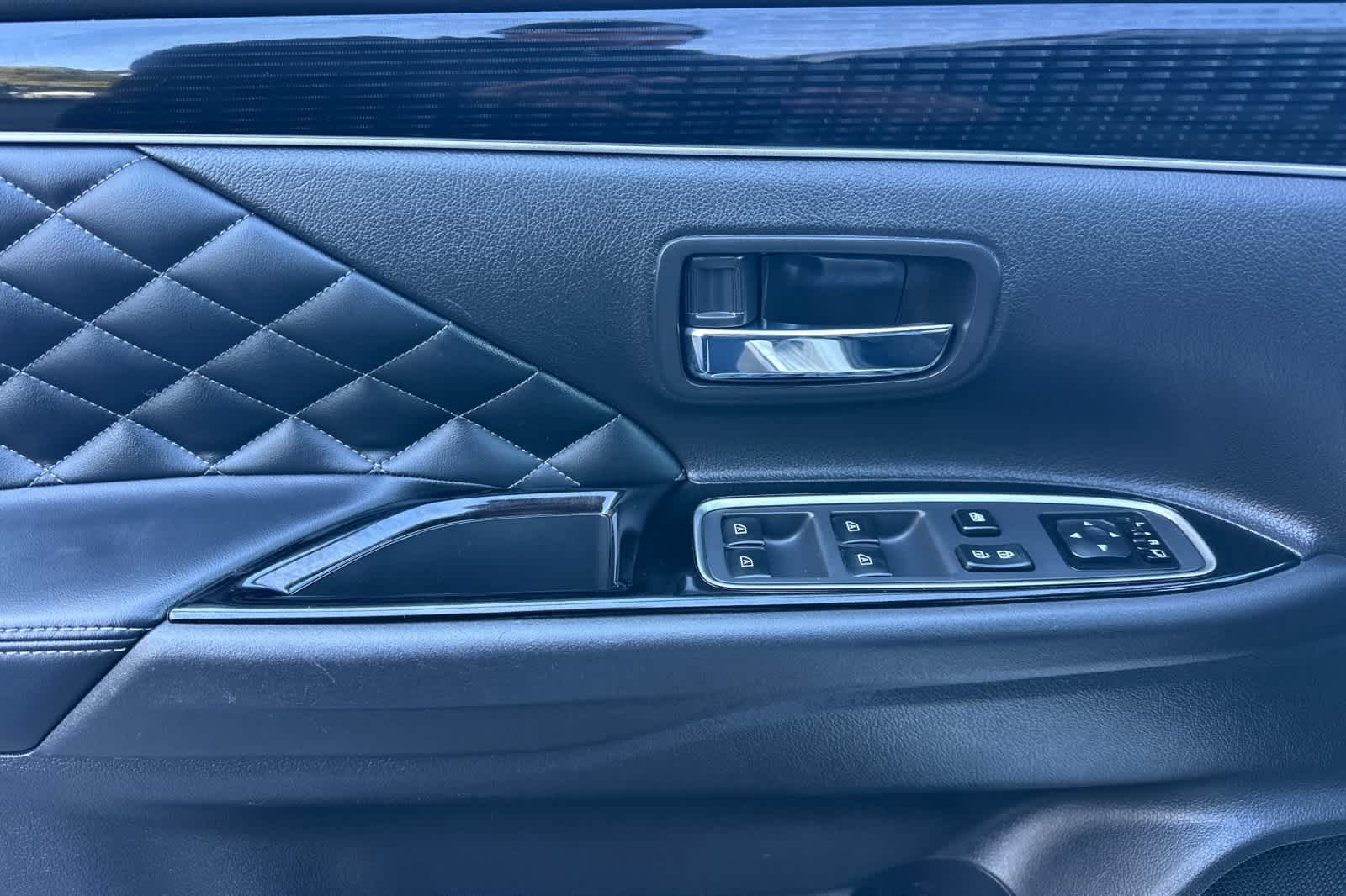 Thumbnail: 2022 Mitsubishi Outlander - 12