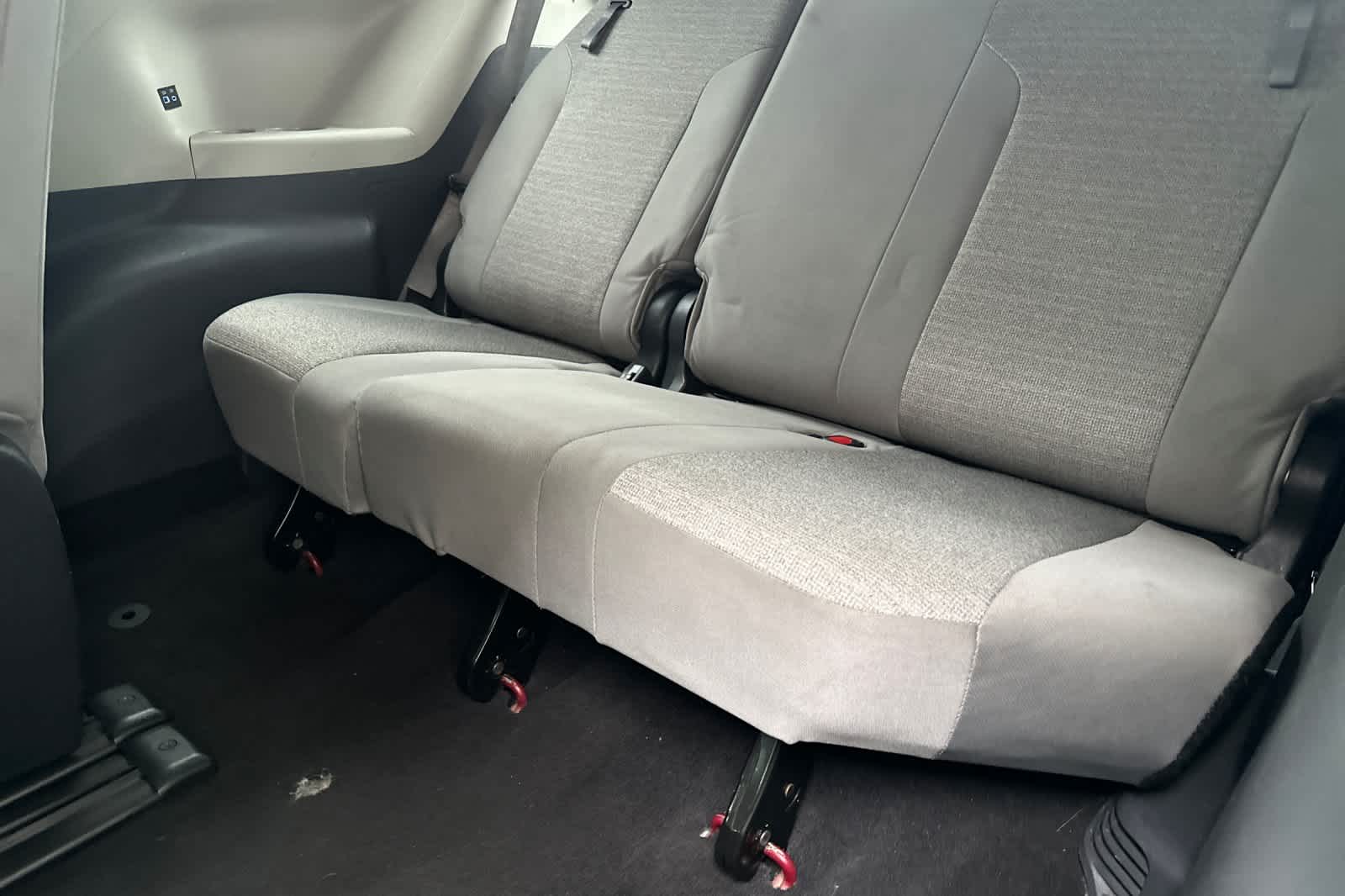 Thumbnail: 2022 Toyota Sienna - 16