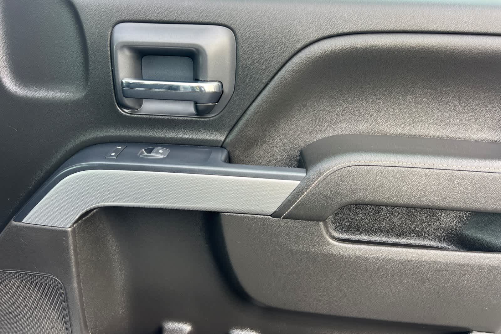 Thumbnail: 2018 Chevrolet Silverado 1500 - 17