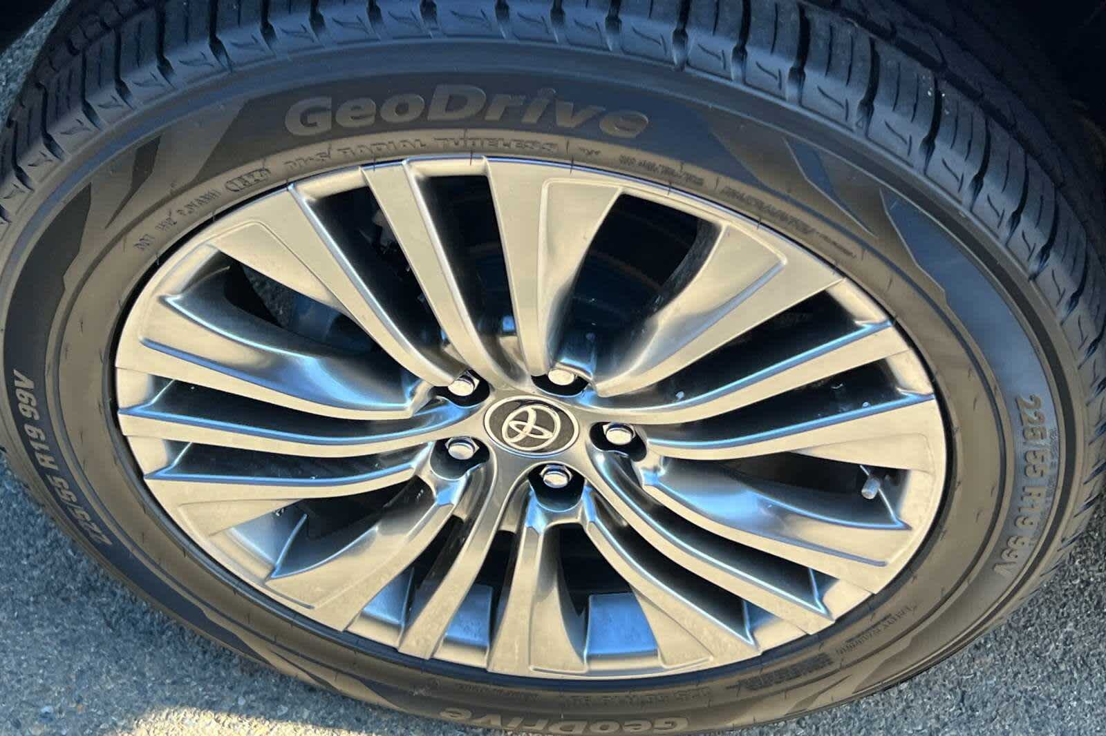 2022 Toyota Venza XLE 14