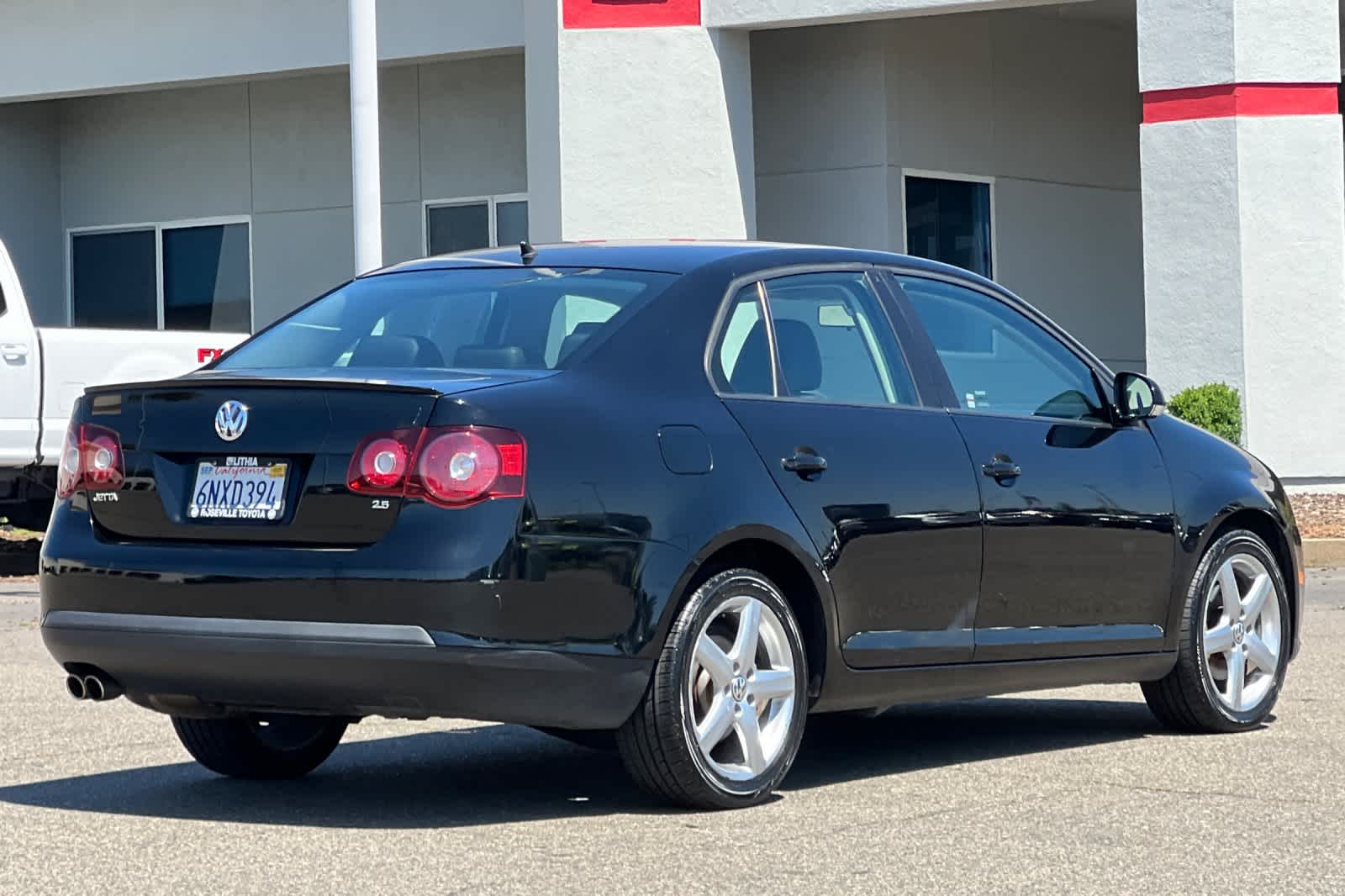 Thumbnail: 2010 Volkswagen Jetta - 2