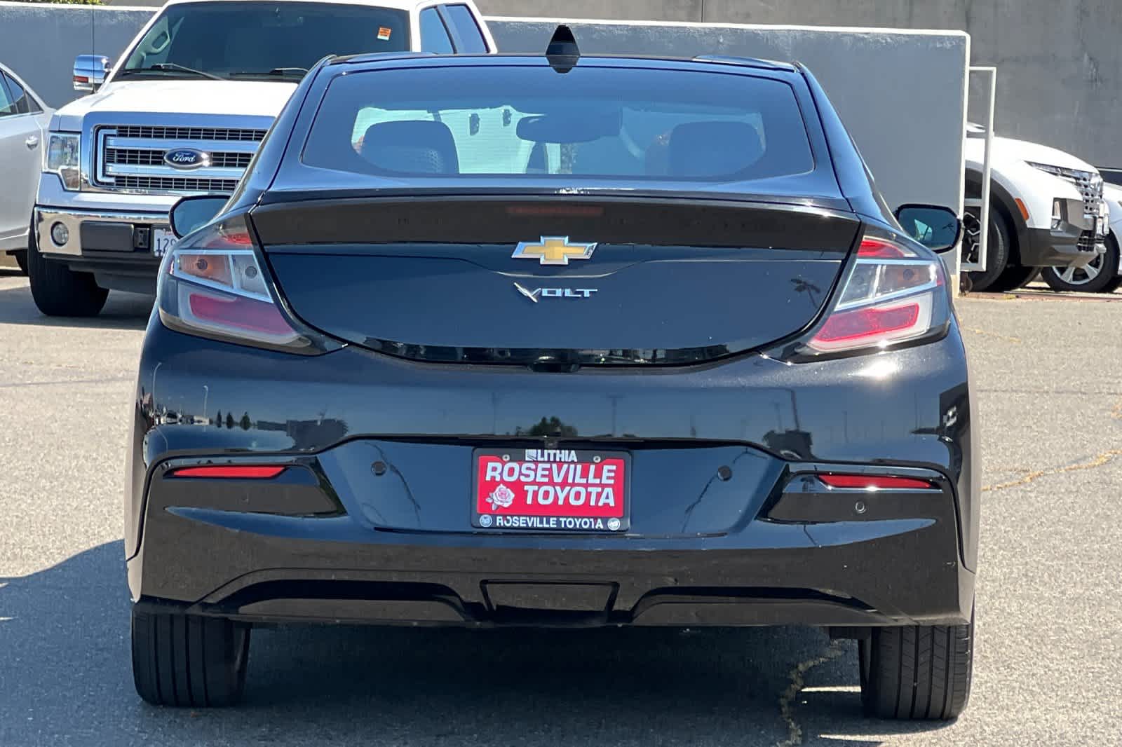 Thumbnail: 2017 Chevrolet Volt - 8