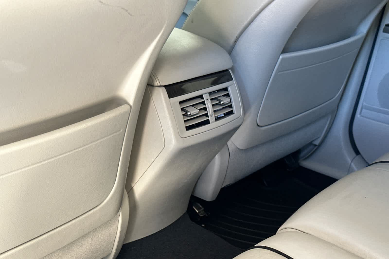 Thumbnail: 2013 Toyota Venza - 14