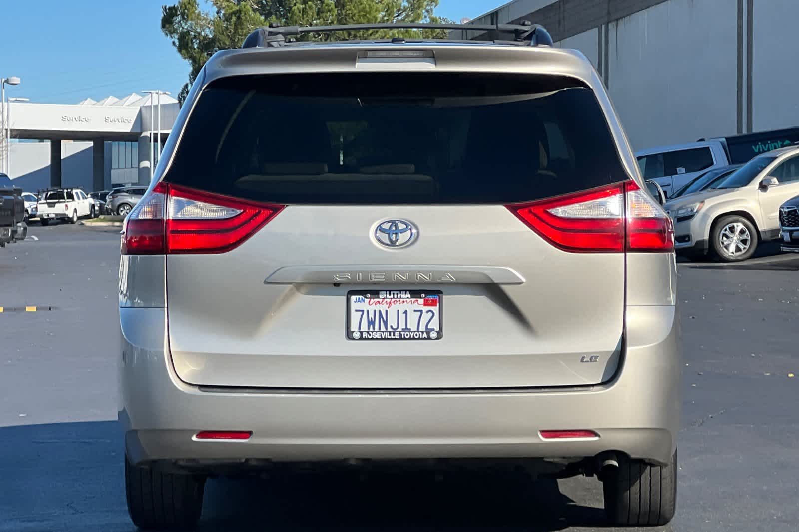 Thumbnail: 2017 Toyota Sienna - 8