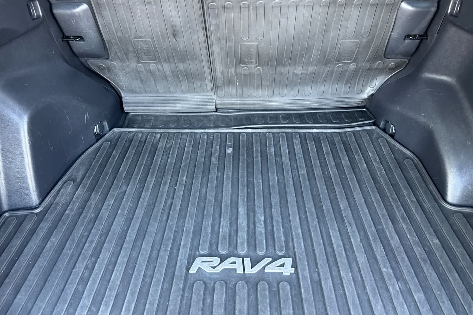 Thumbnail: 2021 Toyota RAV4 - 16