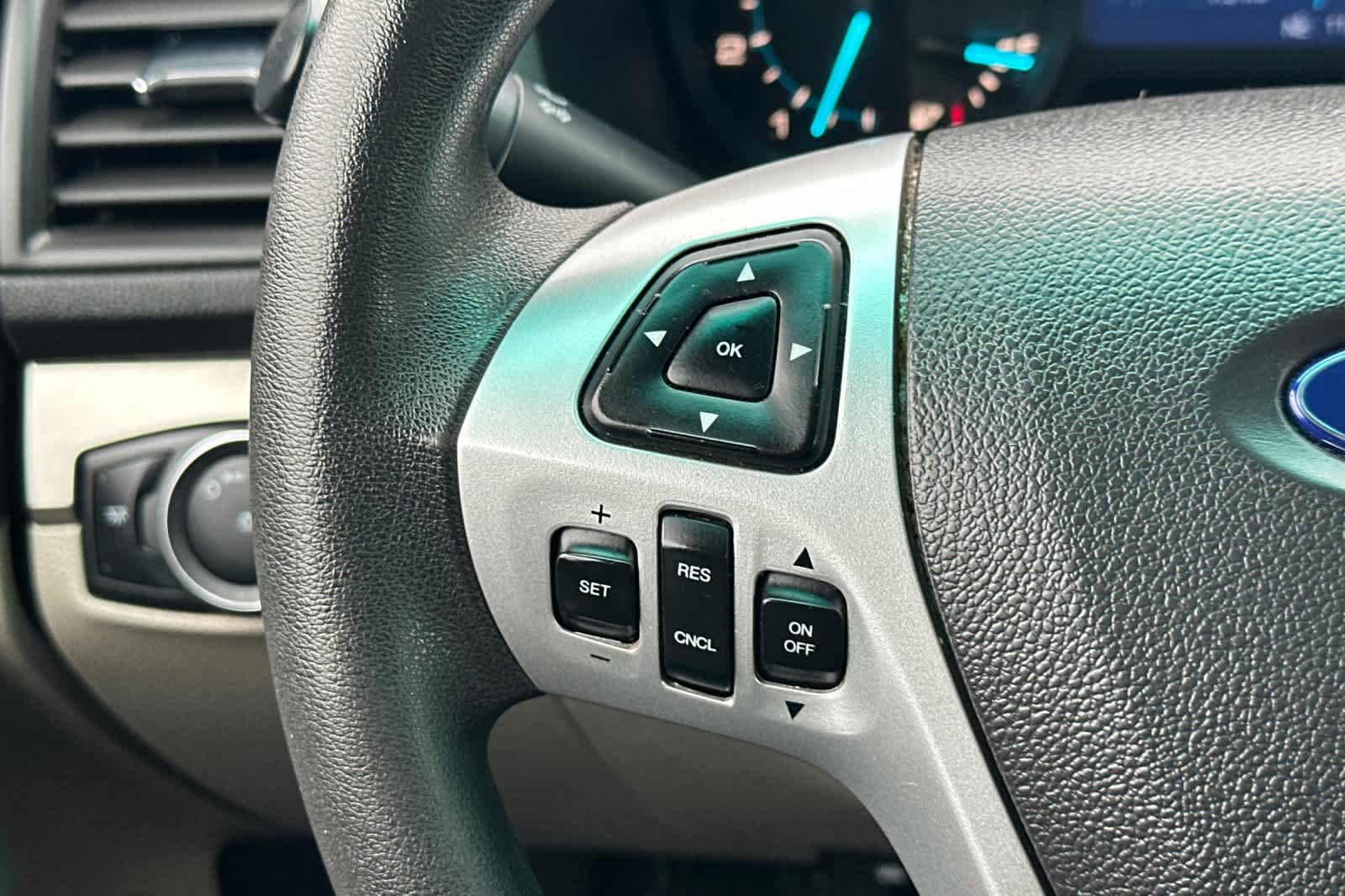 Thumbnail: 2015 Ford Explorer - 25