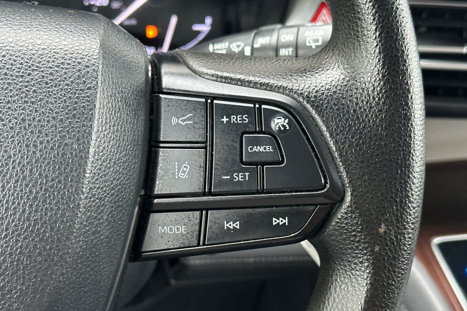 Thumbnail: 2022 Toyota Sienna - 28