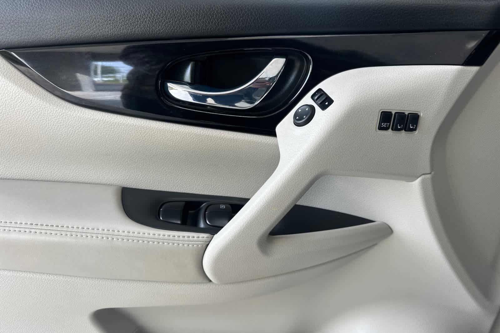 Thumbnail: 2022 Nissan Rogue Sport - 12