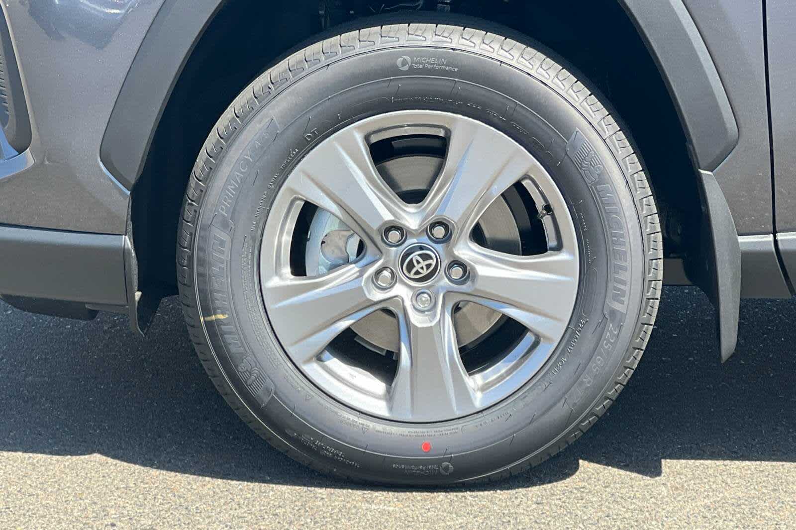 2025 Toyota RAV4 XLE 29