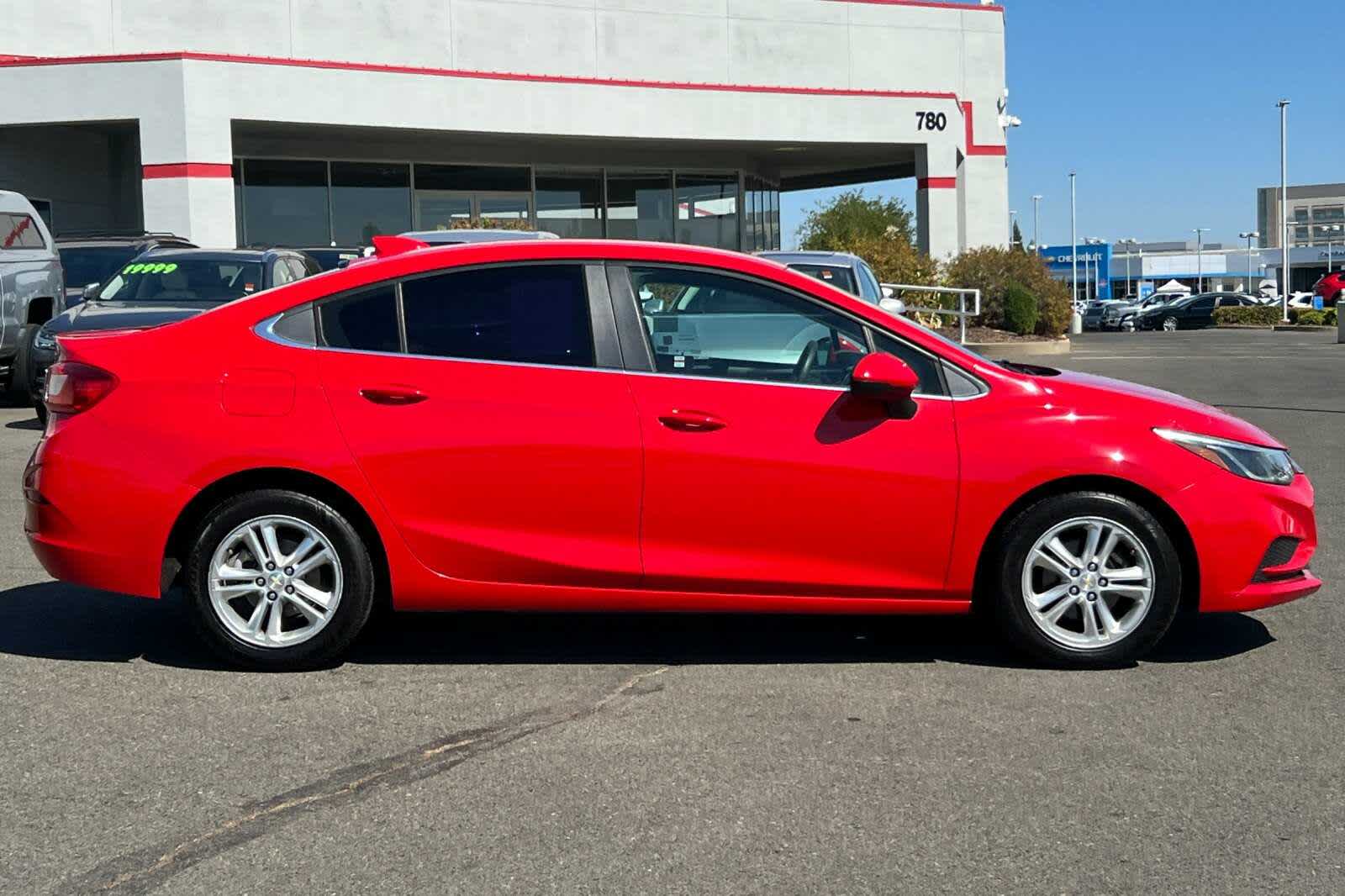 Thumbnail: 2017 Chevrolet Cruze - 6