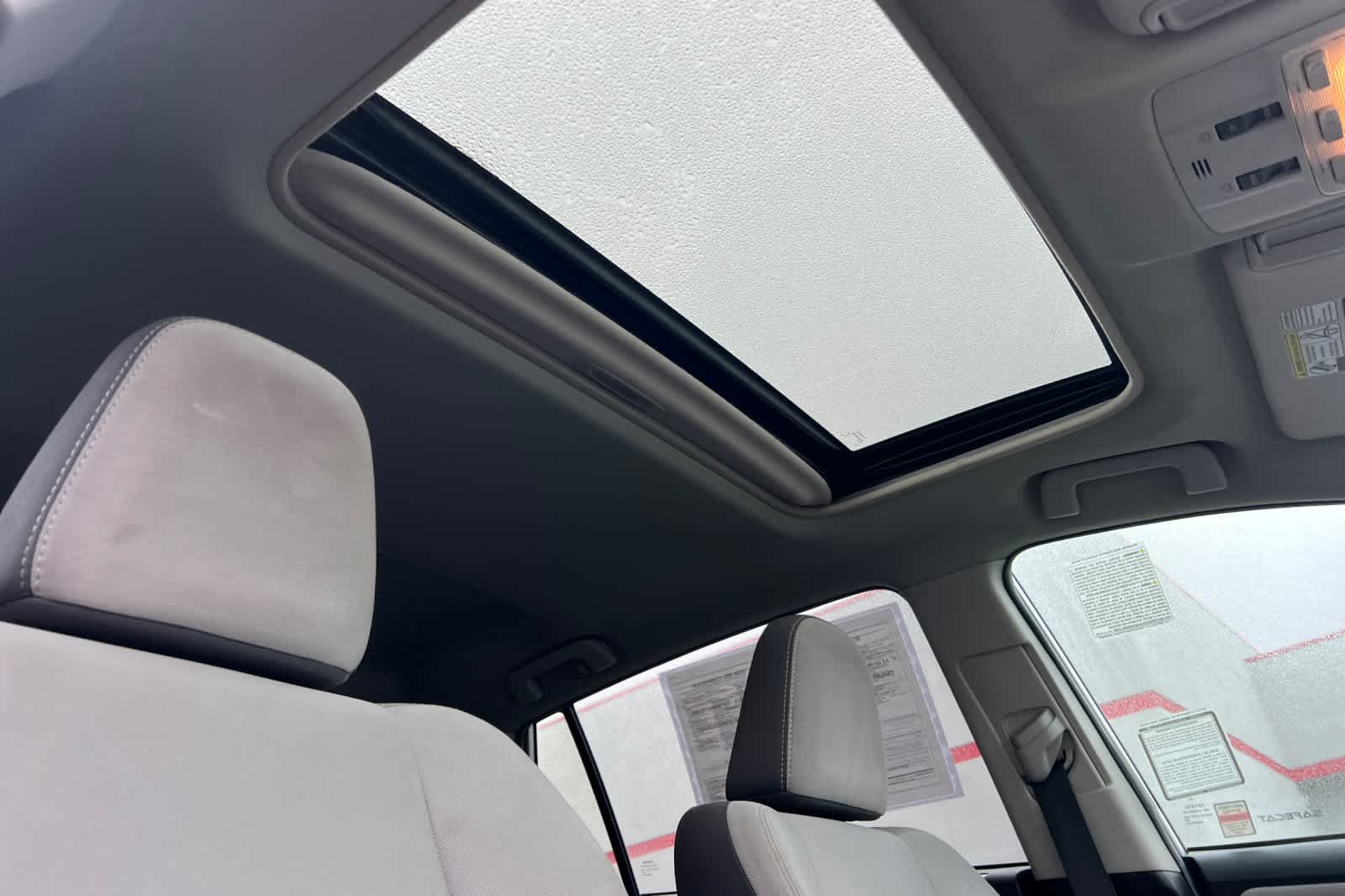 Thumbnail: 2014 Toyota RAV4 - 17