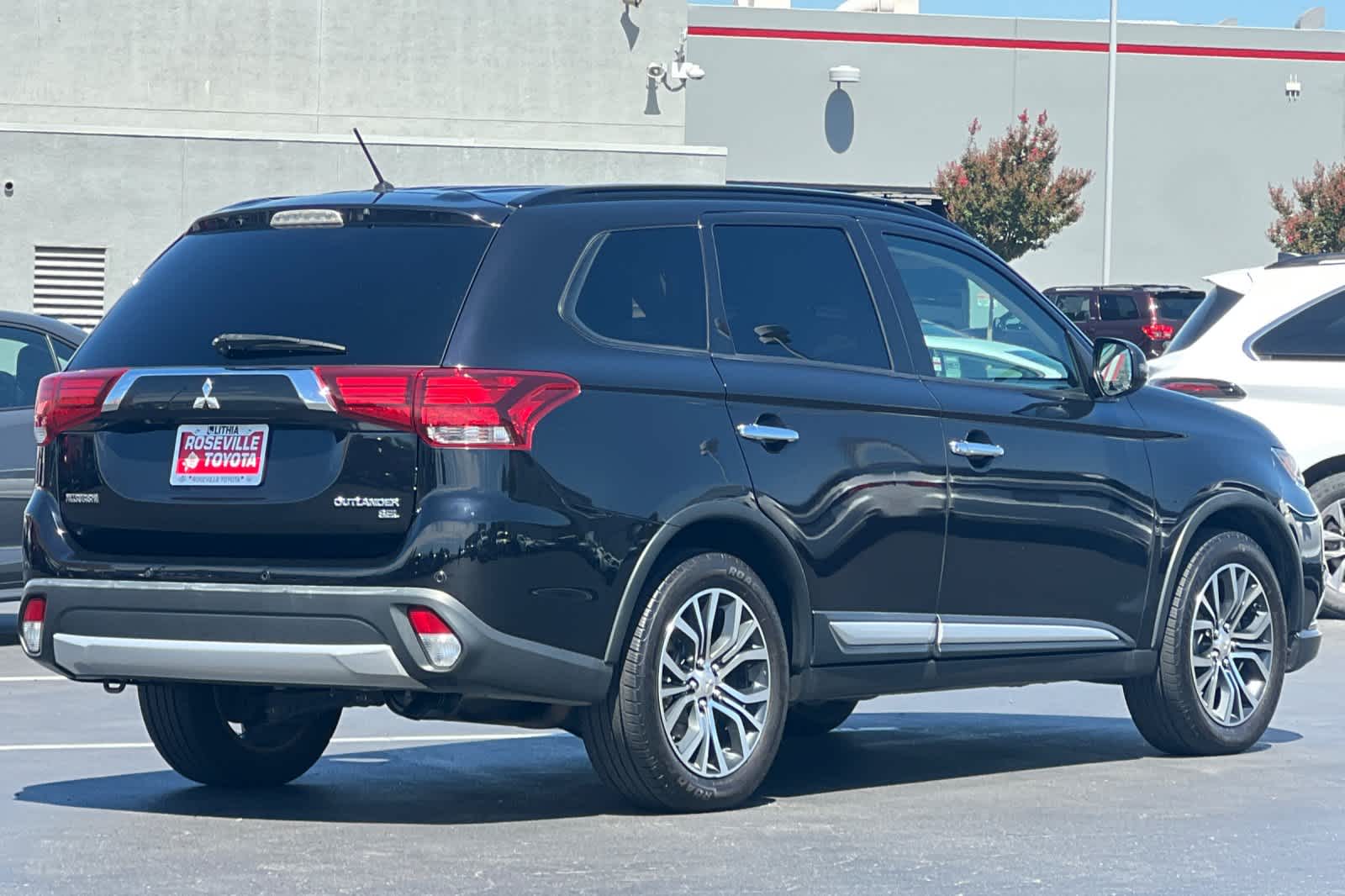 Thumbnail: 2016 Mitsubishi Outlander - 2