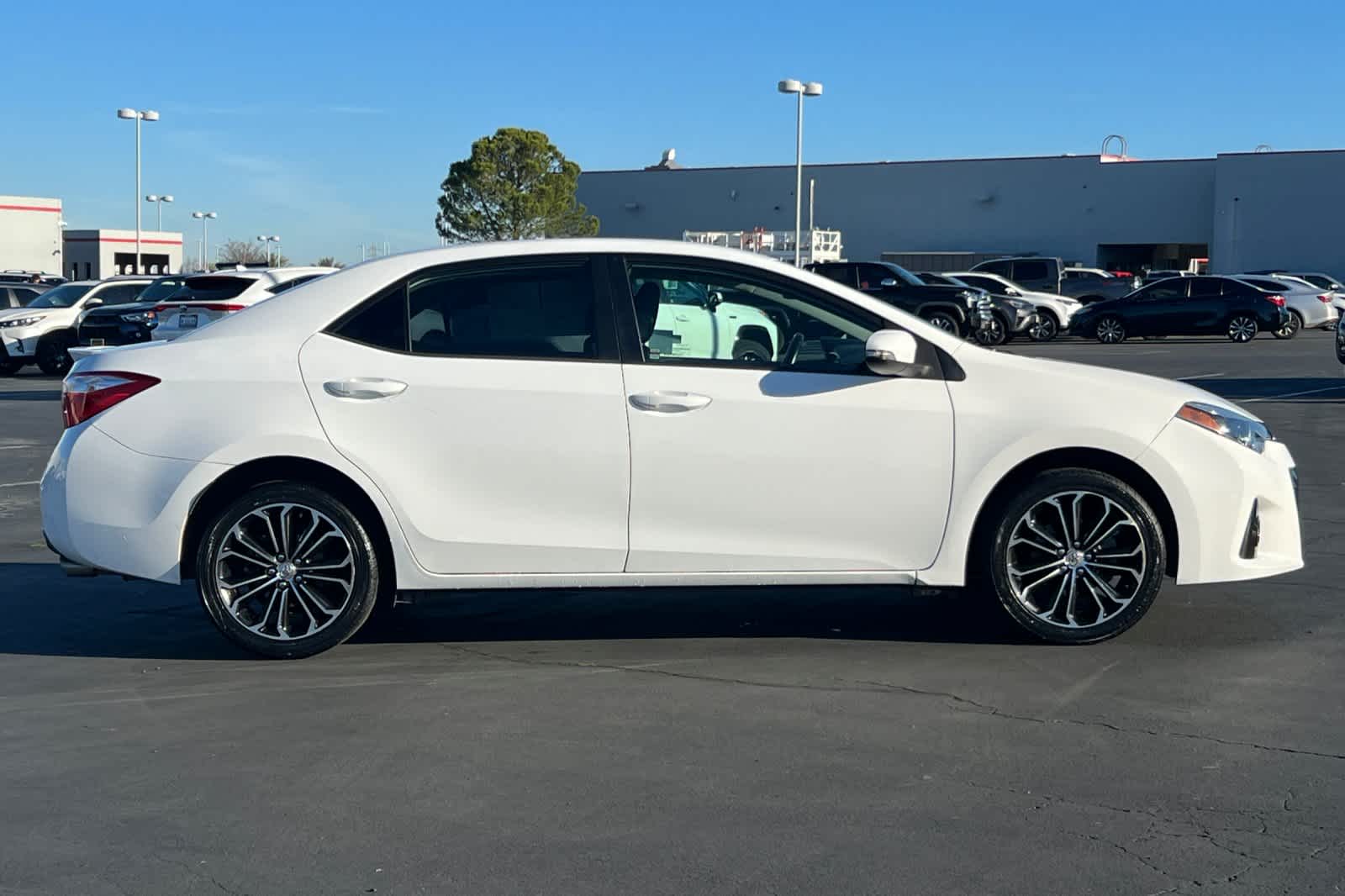 Thumbnail: 2015 Toyota Corolla - 6