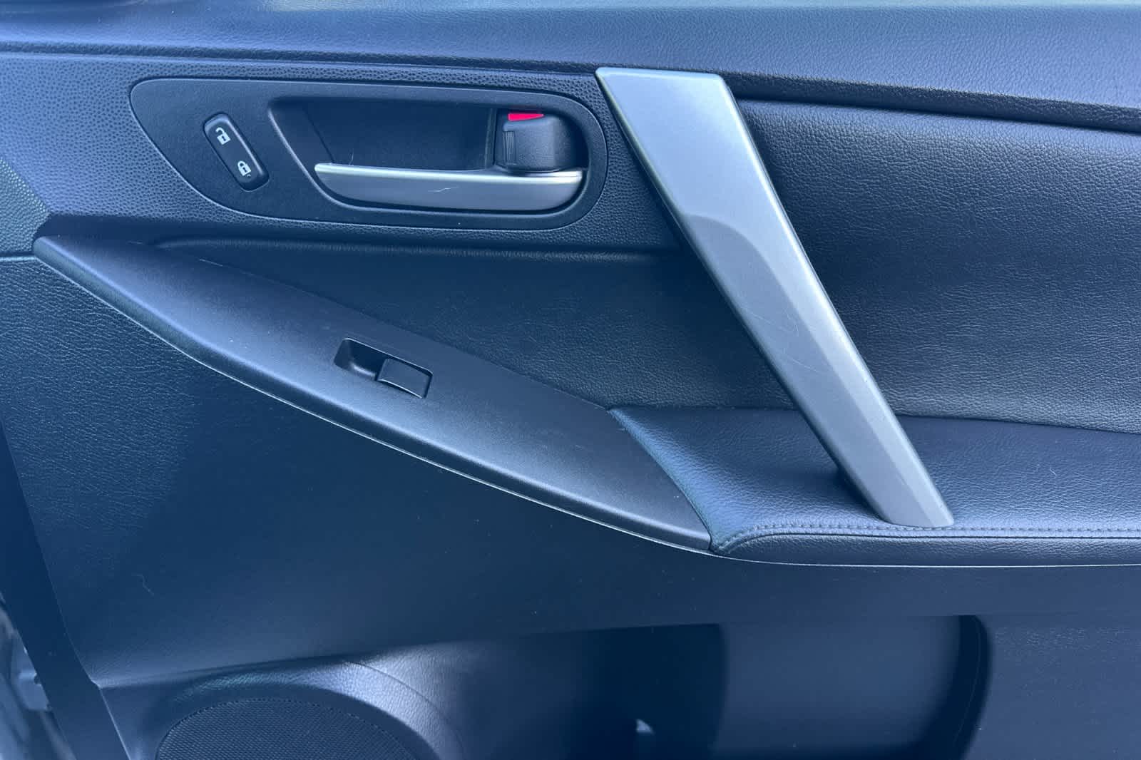 Thumbnail: 2012 Mazda Mazda3 - 17