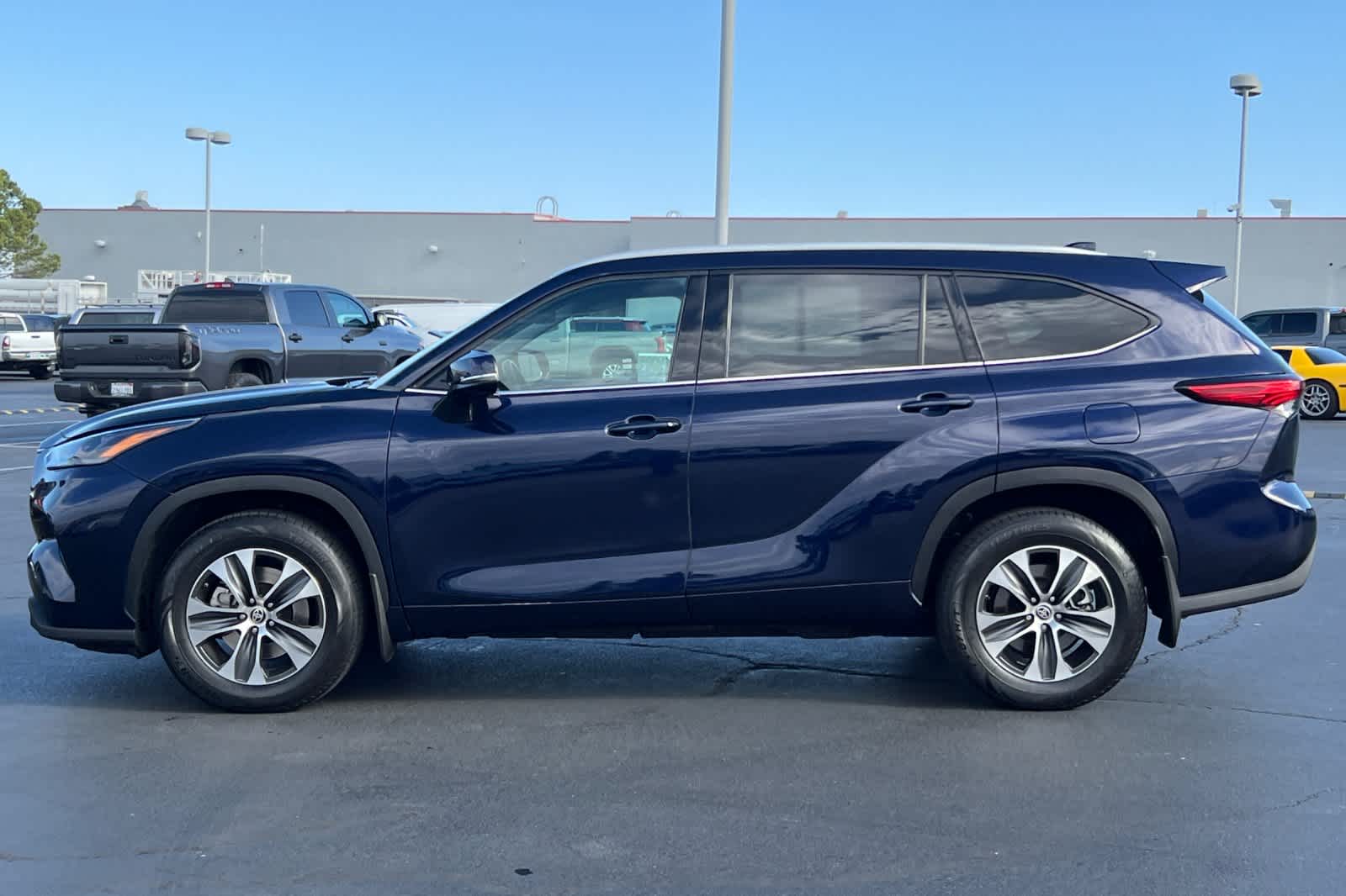 Thumbnail: 2022 Toyota Highlander - 9