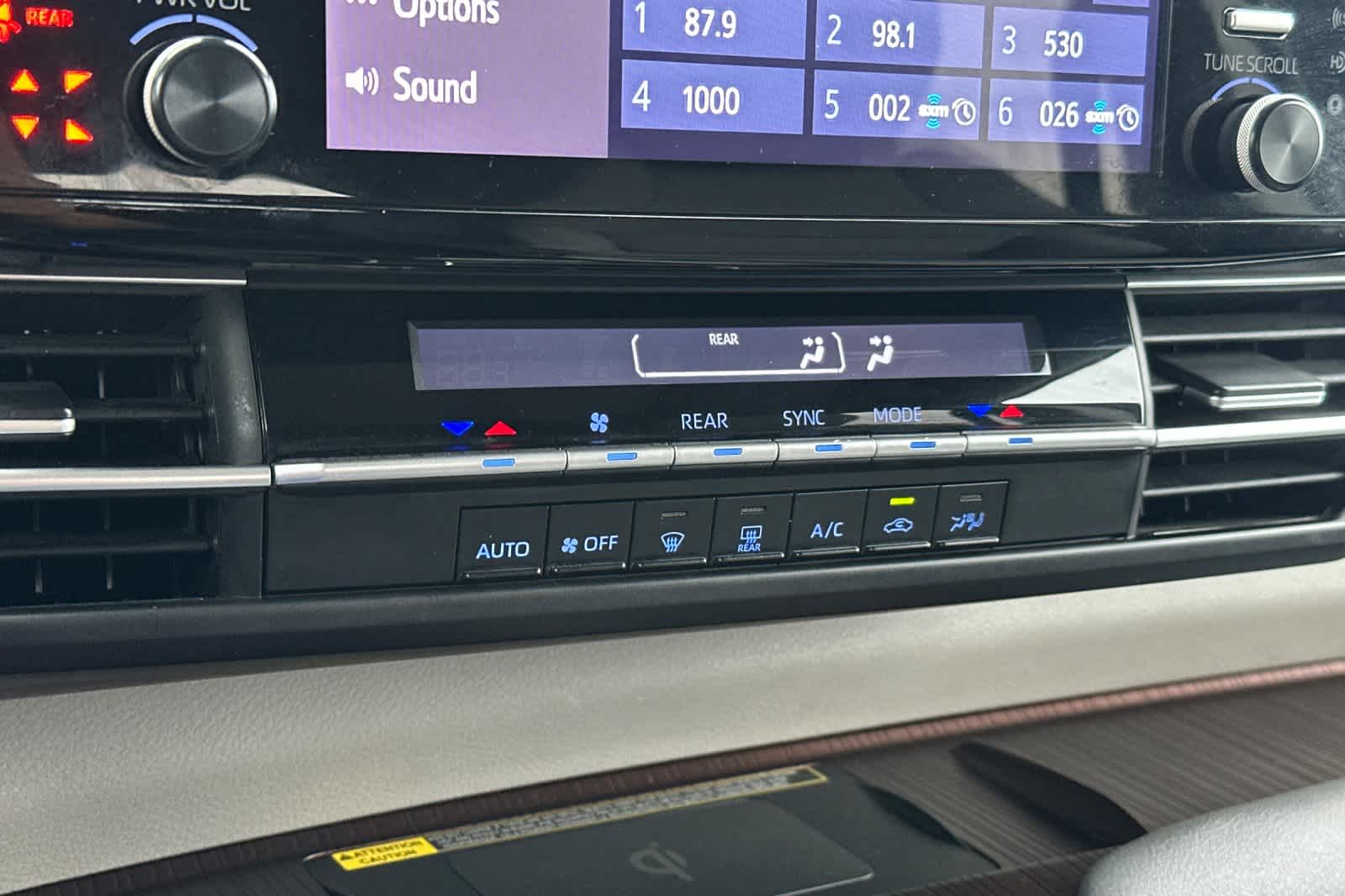 Thumbnail: 2022 Toyota Sienna - 23