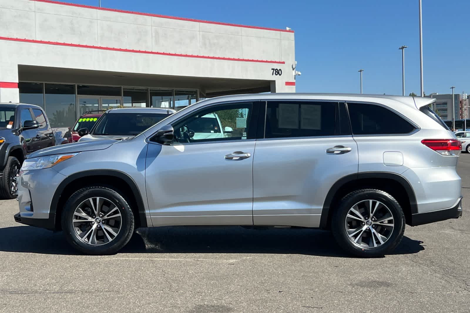 Thumbnail: 2018 Toyota Highlander - 9