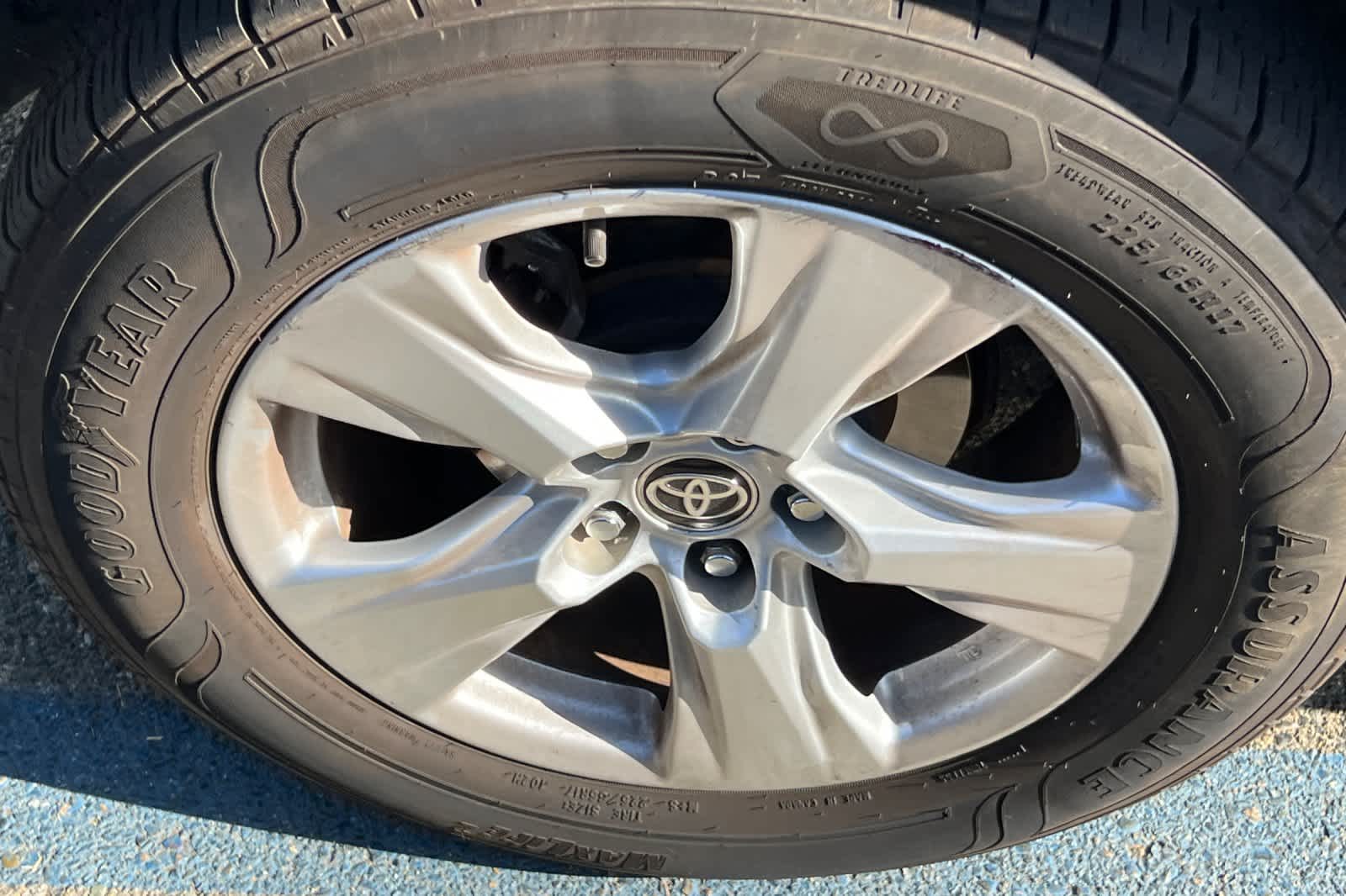 Thumbnail: 2021 Toyota RAV4 - 17