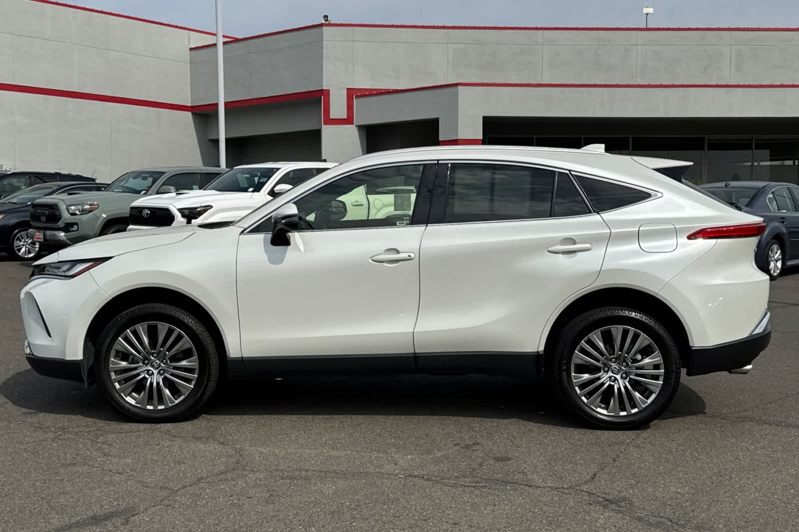 Thumbnail: 2022 Toyota Venza - 9