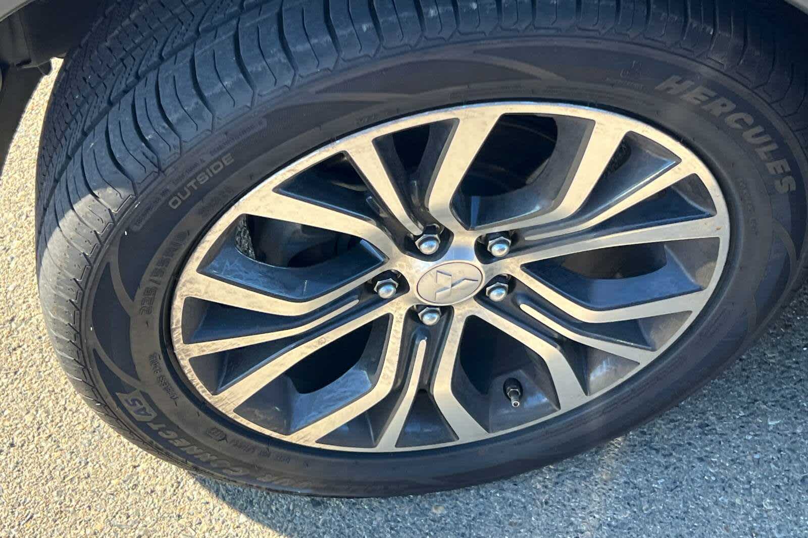 Thumbnail: 2016 Mitsubishi Outlander - 22