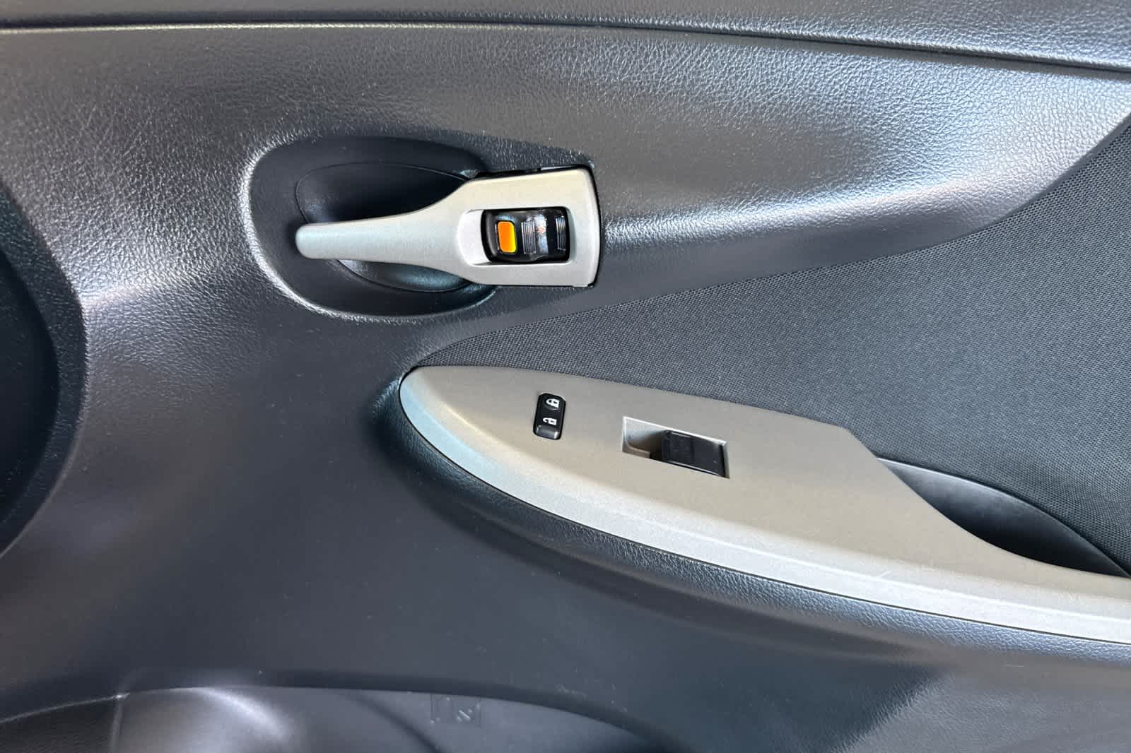 Thumbnail: 2010 Toyota Corolla - 17