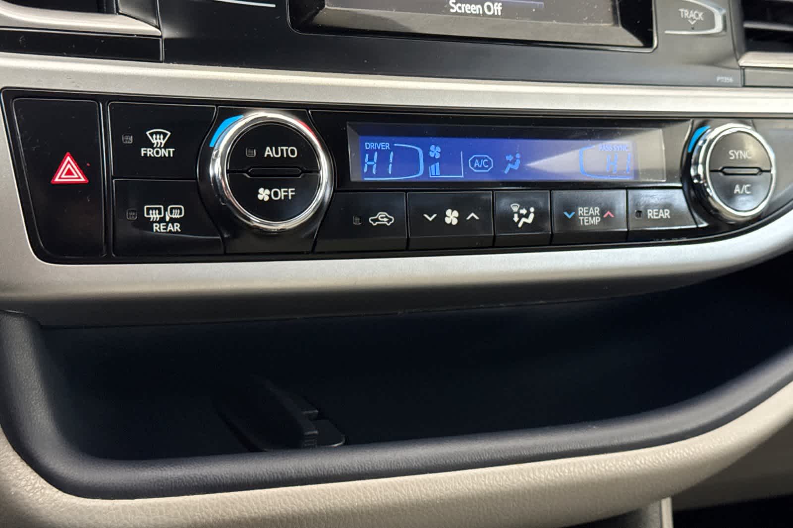 2018 Toyota Highlander LE 23