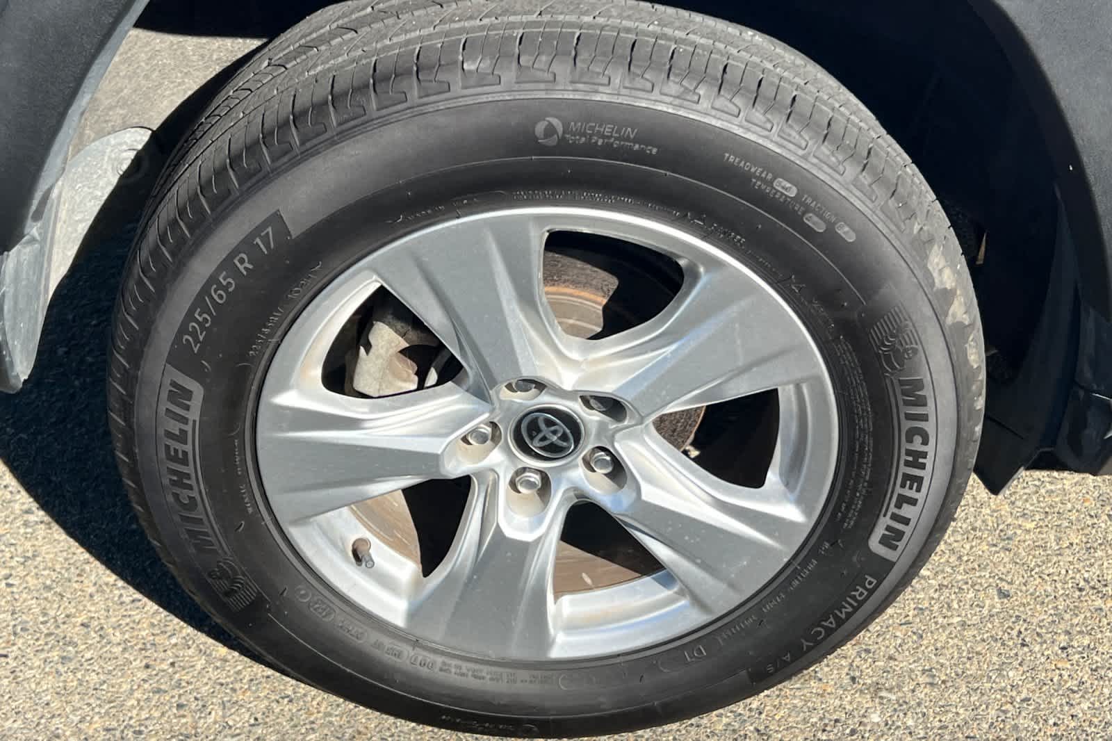 Thumbnail: 2021 Toyota RAV4 - 17