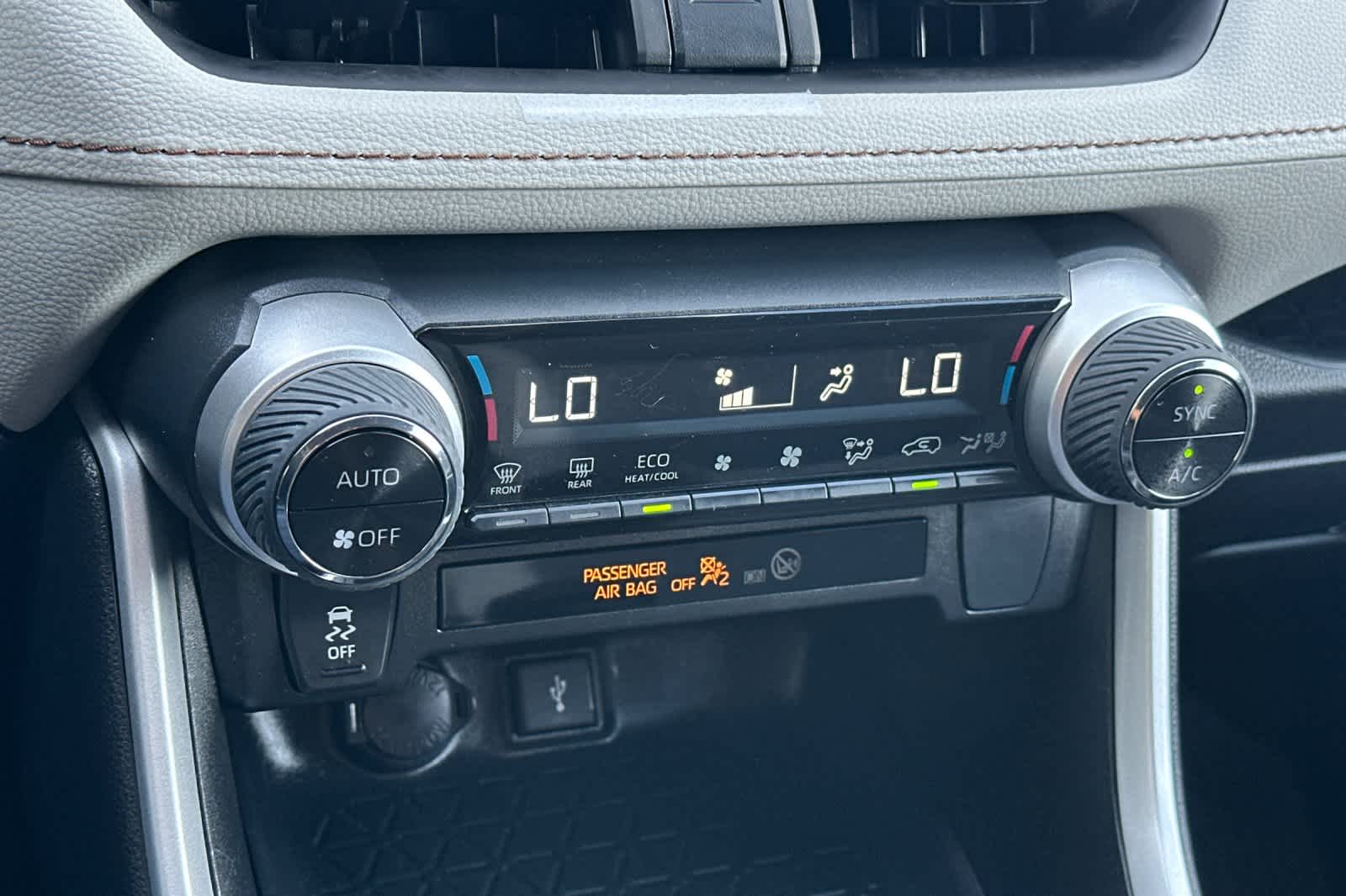 Thumbnail: 2022 Toyota RAV4 - 22