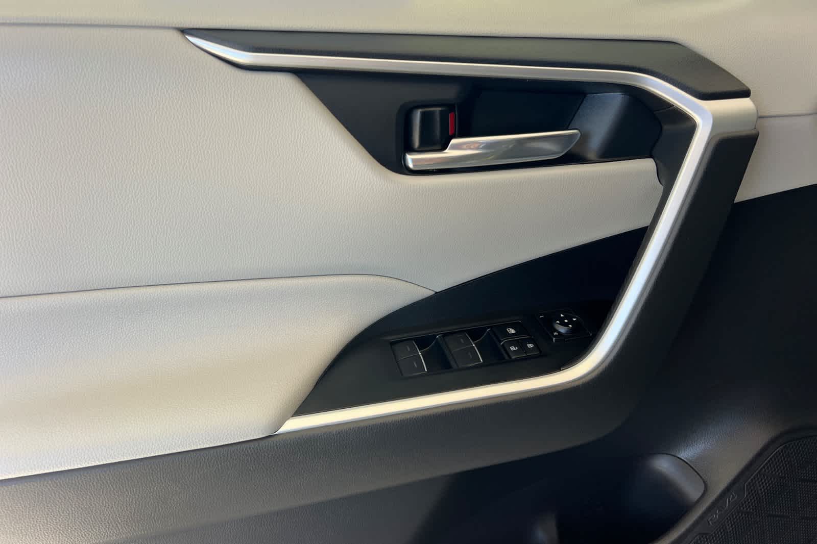 Thumbnail: 2022 Toyota RAV4 - 12