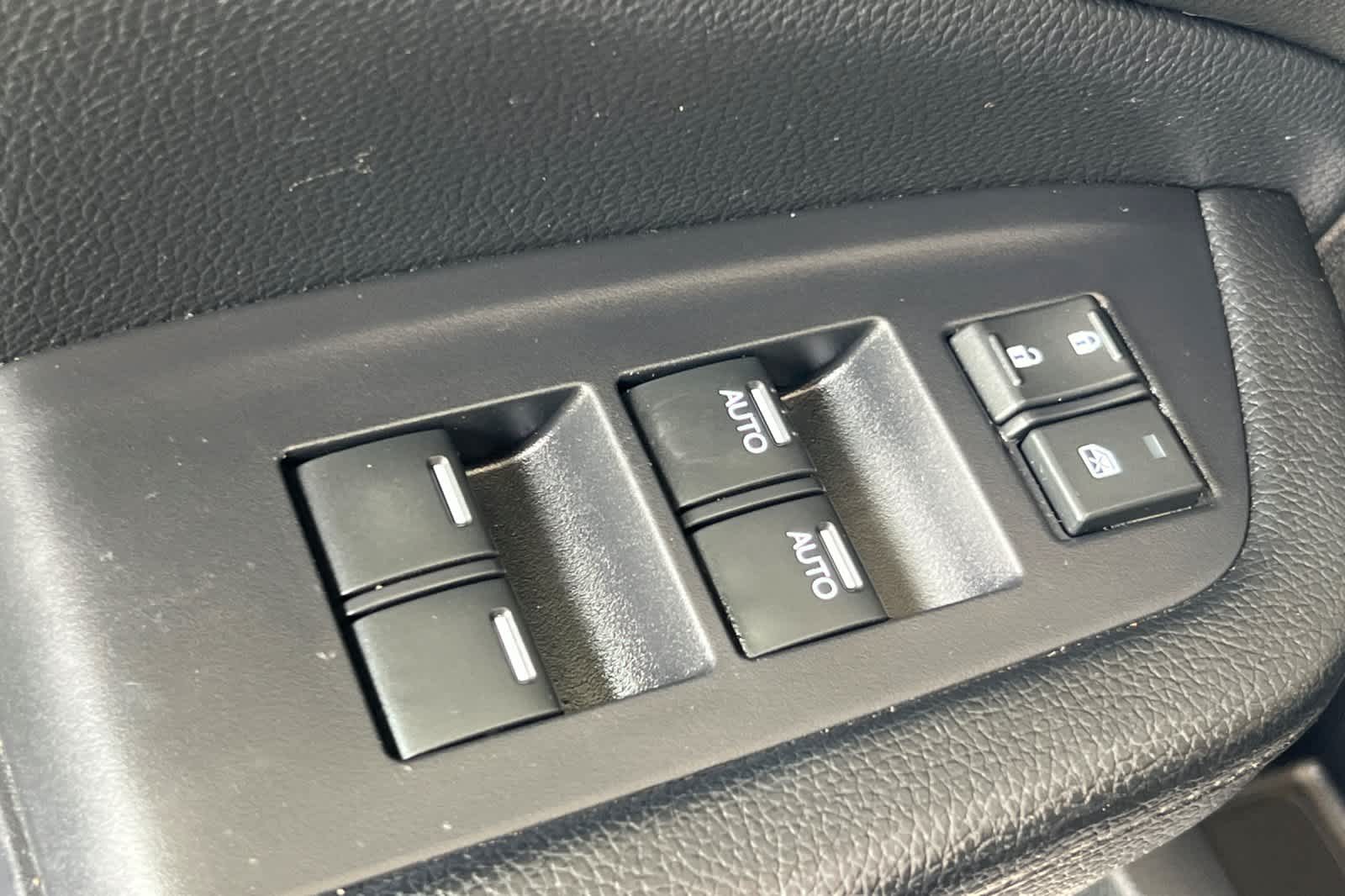 Thumbnail: 2018 Honda Pilot - 13