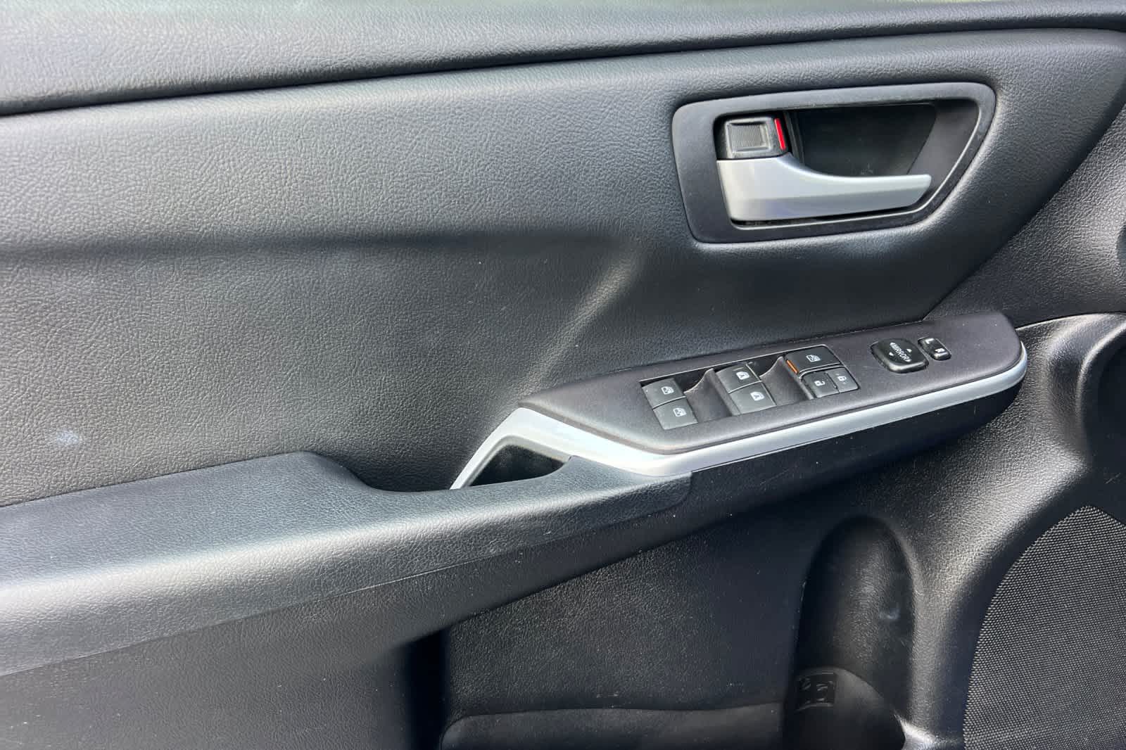 Thumbnail: 2015 Toyota Camry - 12