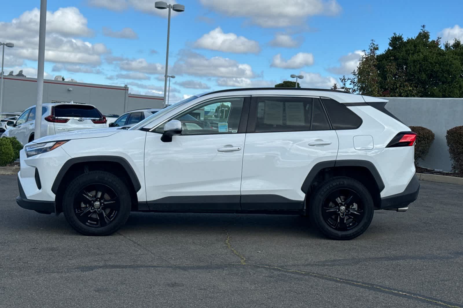 Thumbnail: 2022 Toyota RAV4 - 9