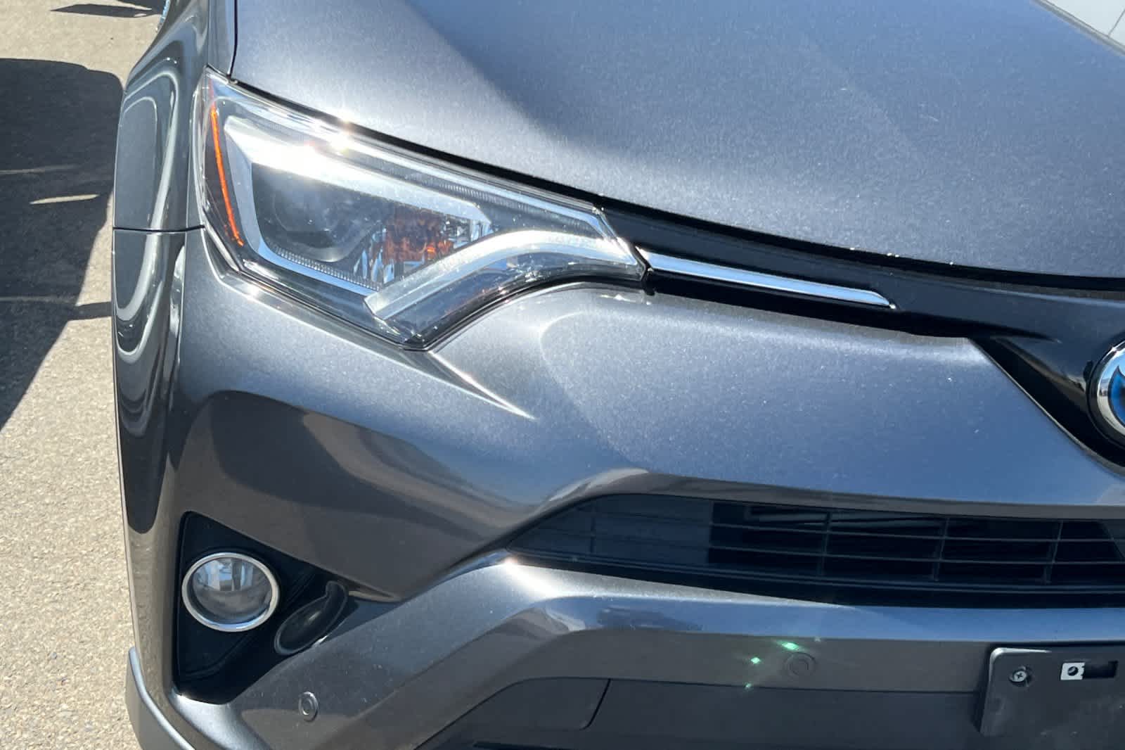 Thumbnail: 2017 Toyota RAV4 - 14