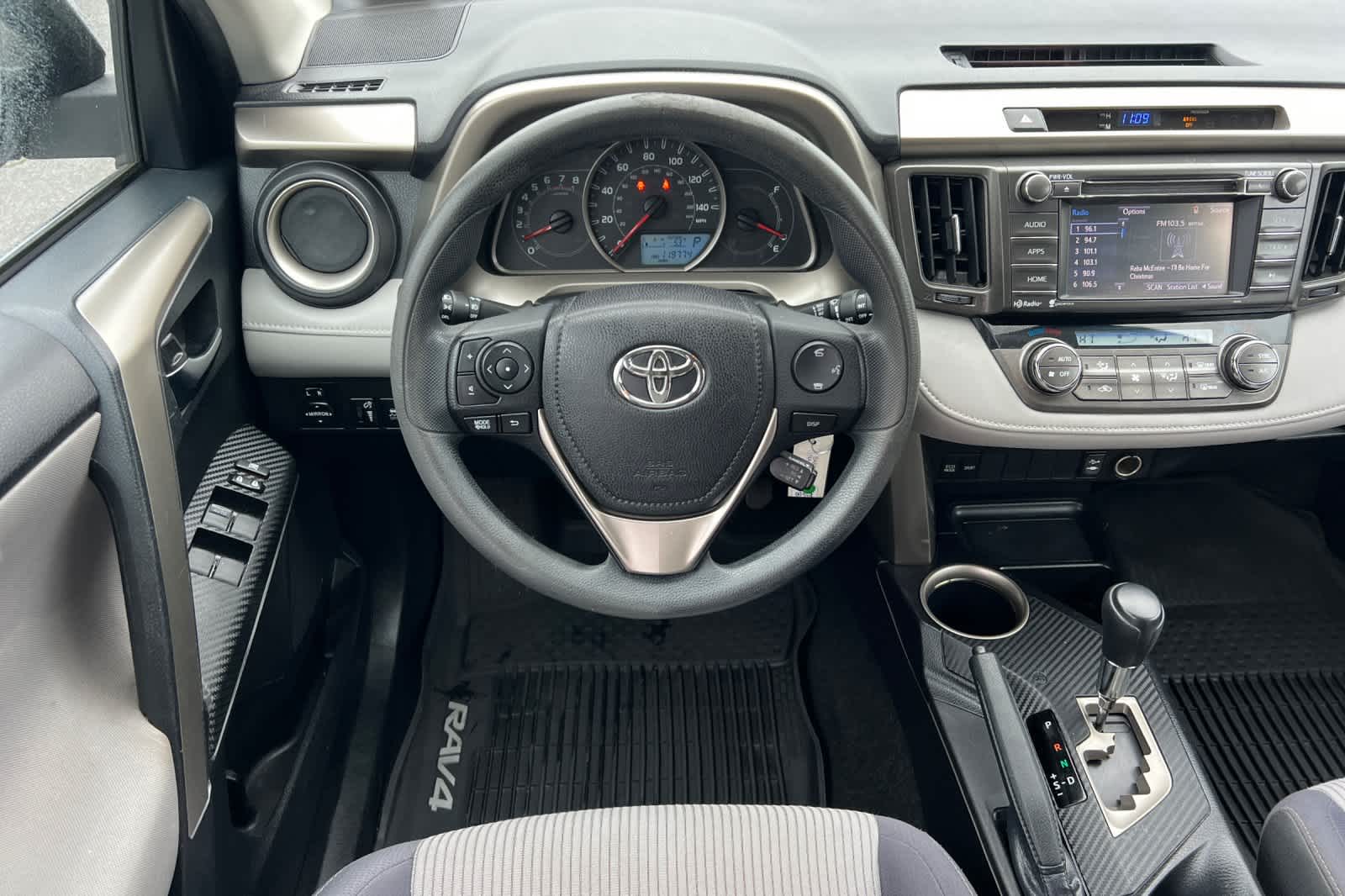 Thumbnail: 2014 Toyota RAV4 - 14