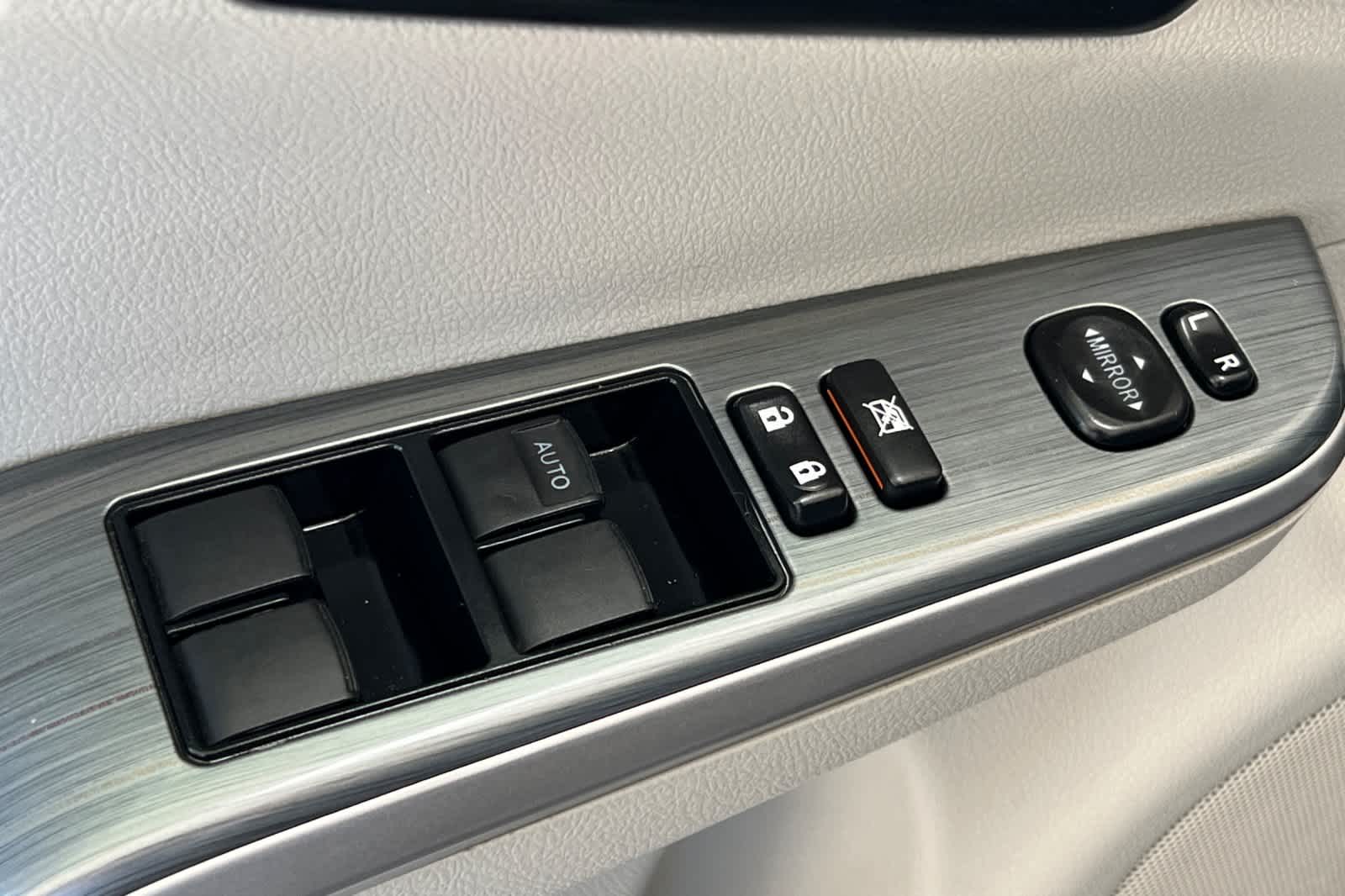 Thumbnail: 2014 Toyota Camry - 13