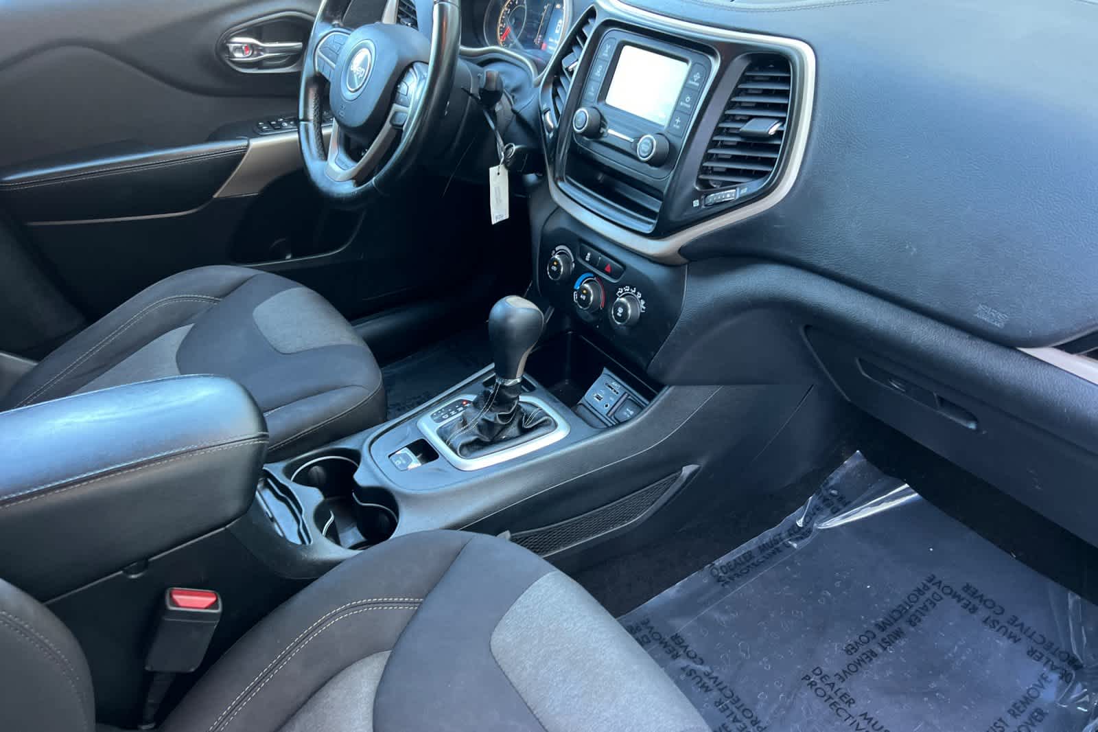 Thumbnail: 2018 Jeep Cherokee - 16