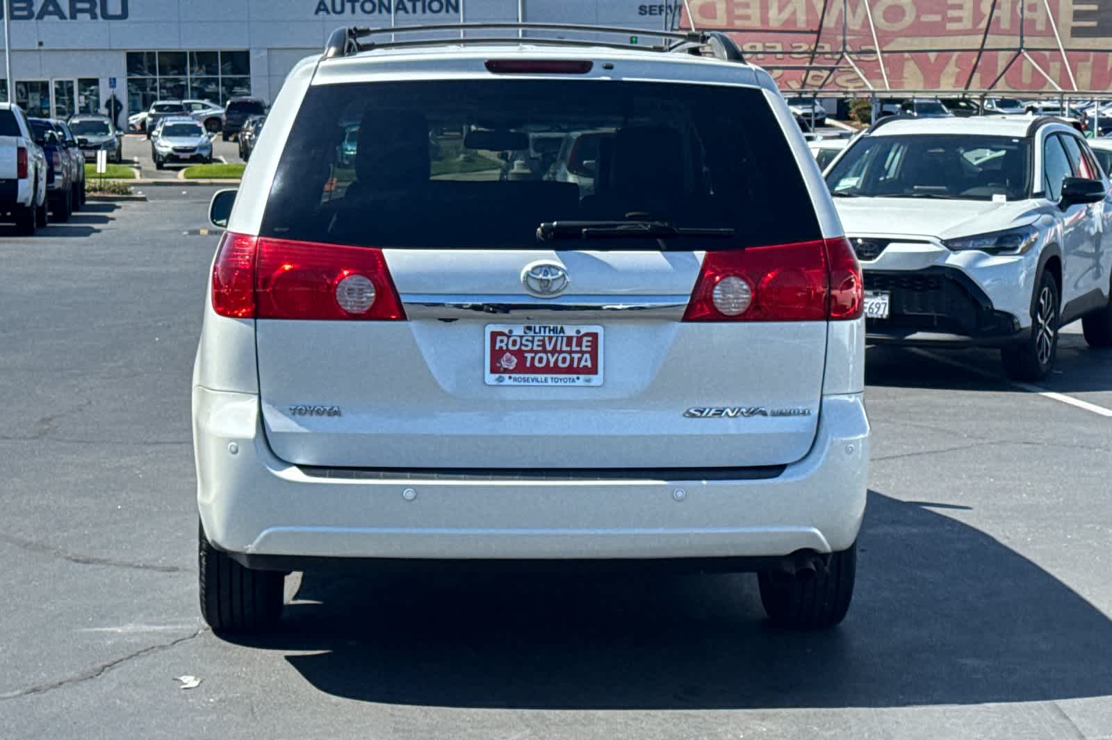 Thumbnail: 2010 Toyota Sienna - 8