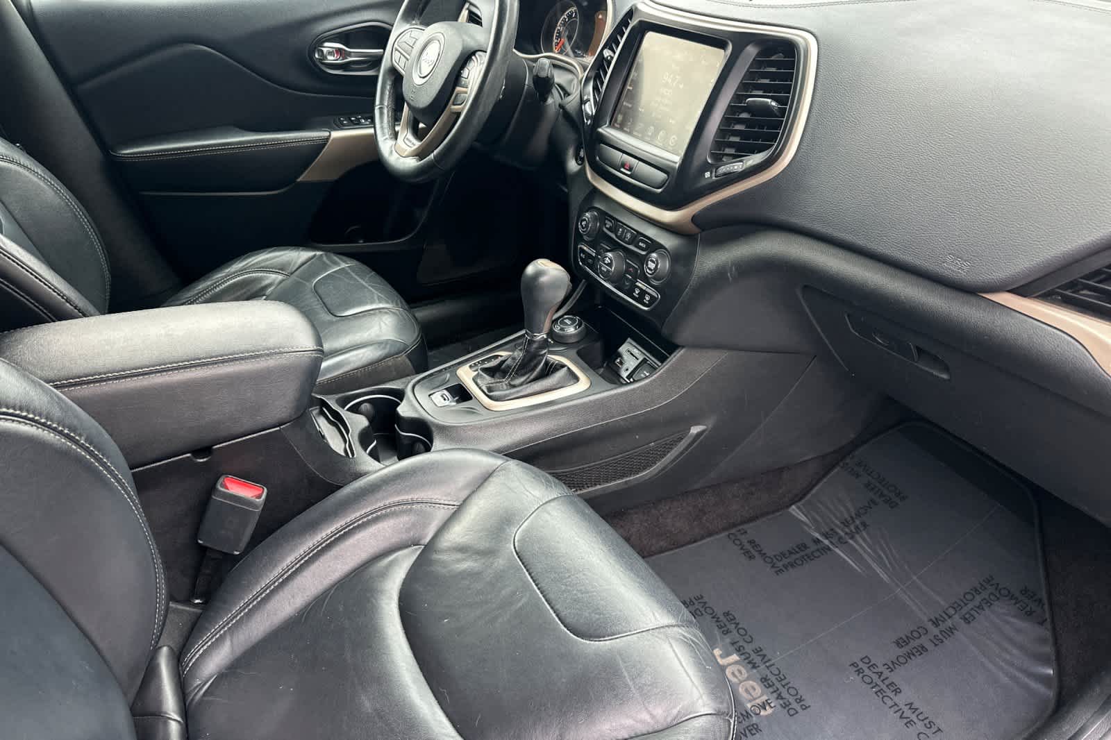 Thumbnail: 2017 Jeep Cherokee - 17