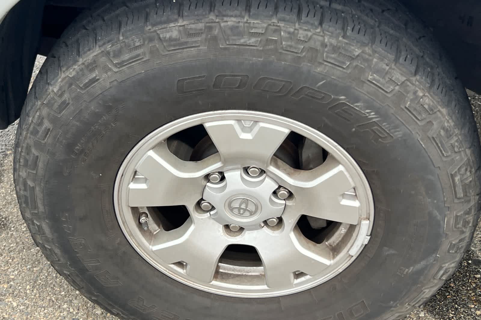 Thumbnail: 2010 Toyota Tacoma - 19