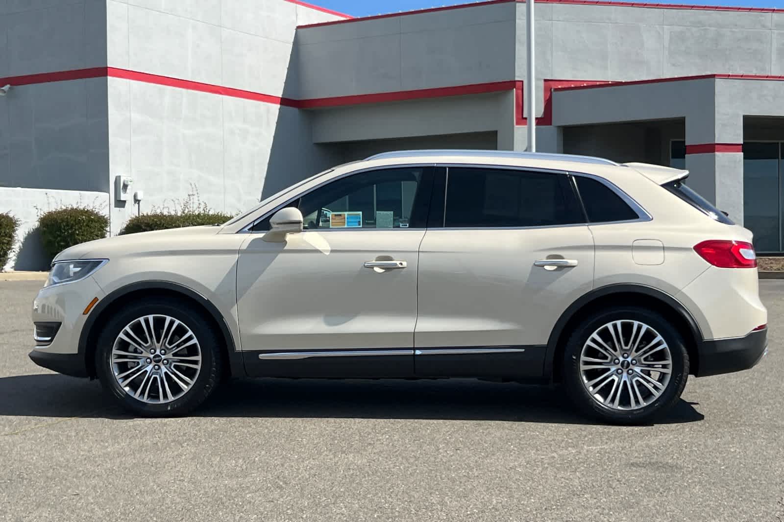 Thumbnail: 2016 Lincoln MKX - 9