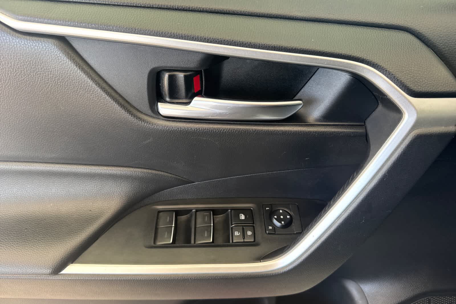 Thumbnail: 2022 Toyota RAV4 - 12