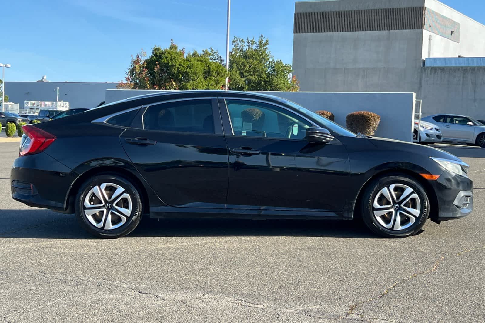 Thumbnail: 2016 Honda Civic - 6